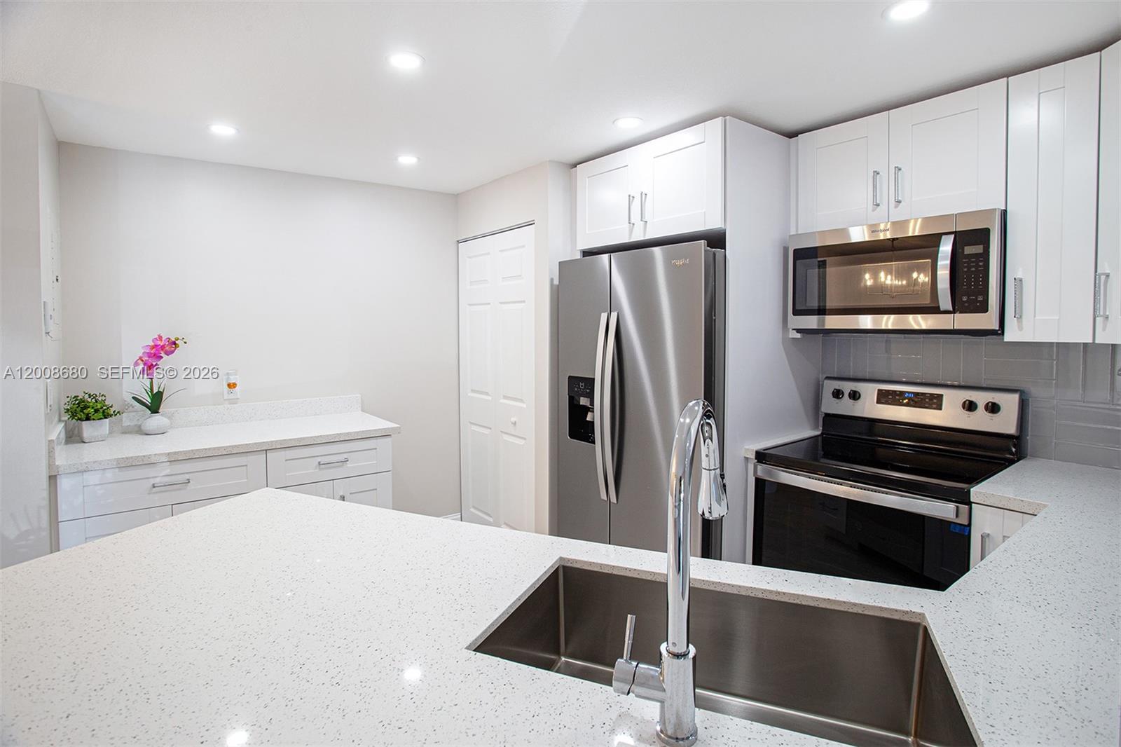 7527 S Oriole Boulevard 101 Property Photo 2