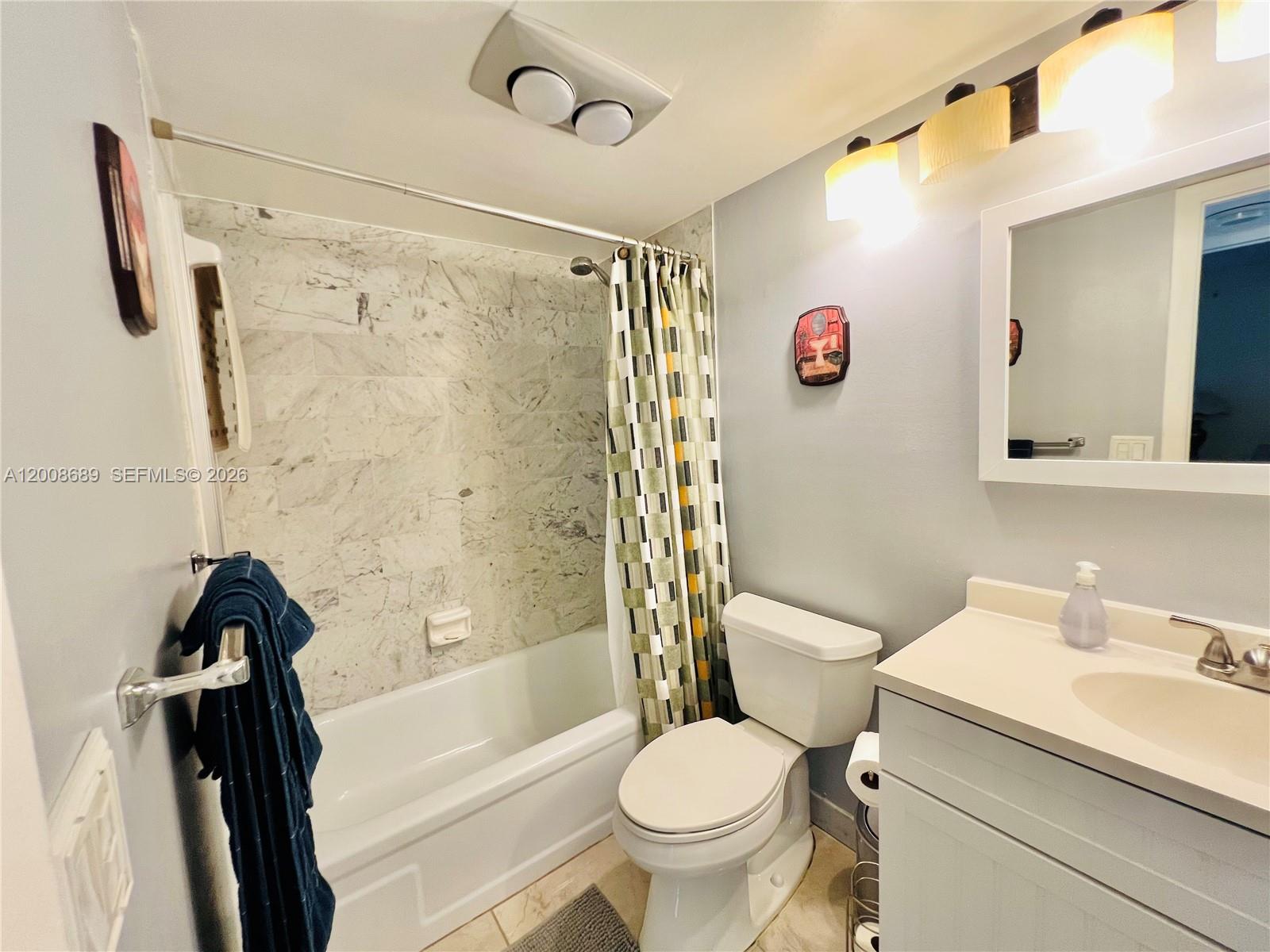 9820 S Hollybrook Lake Drive 202 Property Photo 28