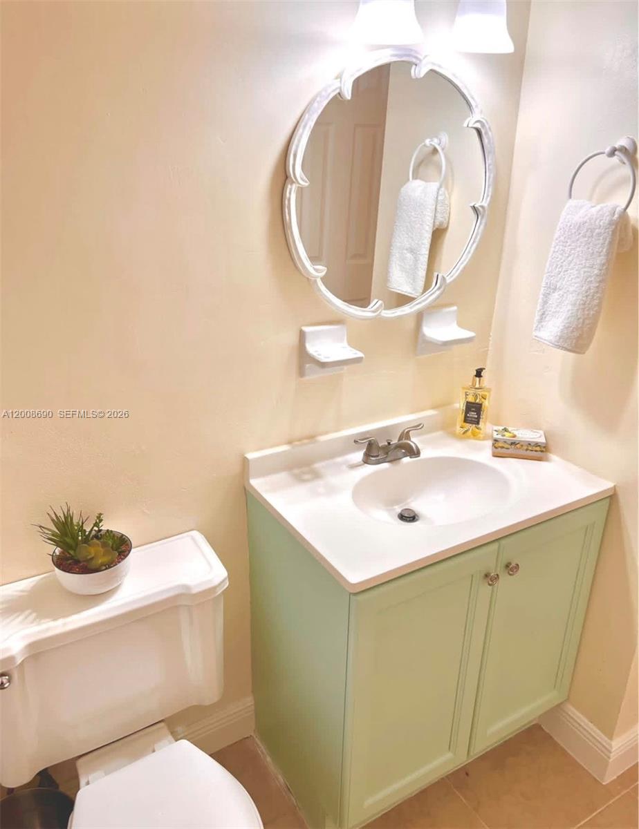 A12008690 Property Photo 11