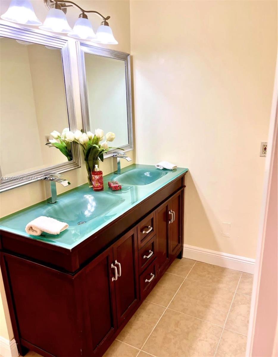 A12008690 Property Photo 15