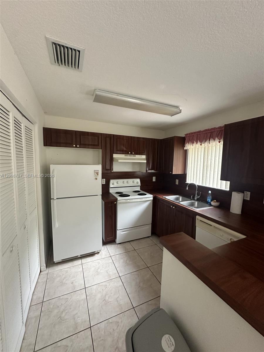 7125 Nw 173rd Drive 2401 Property Photo 1