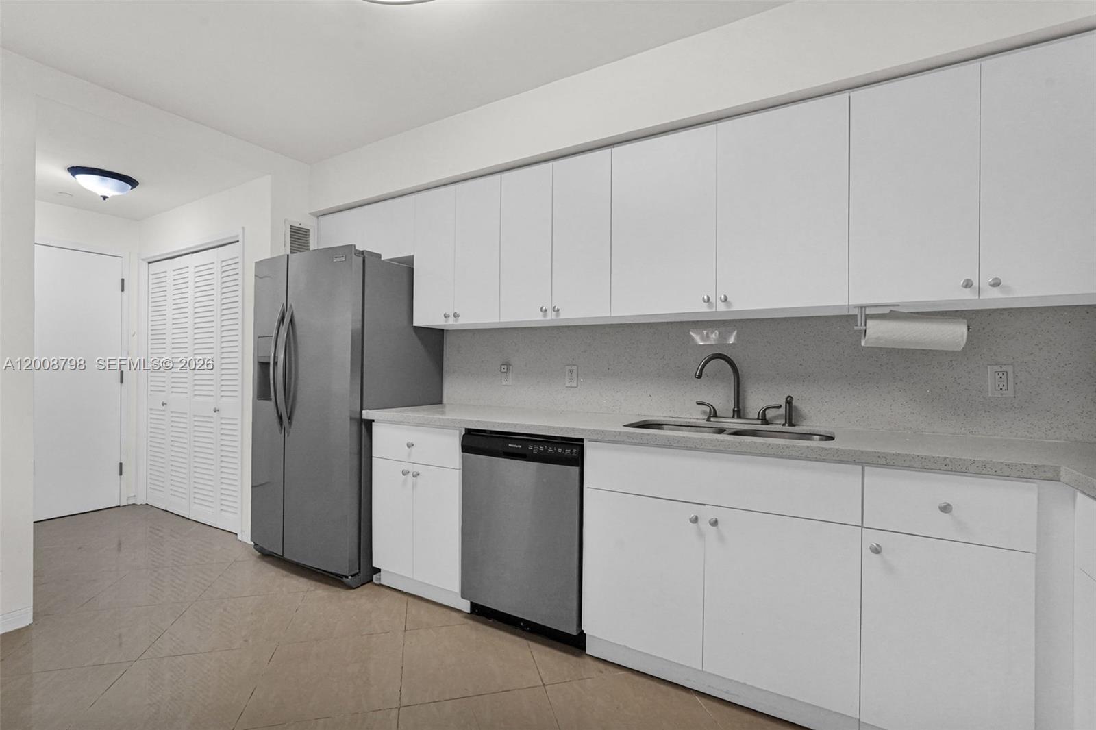 5825 Collins Avenue 2e Property Photo 10