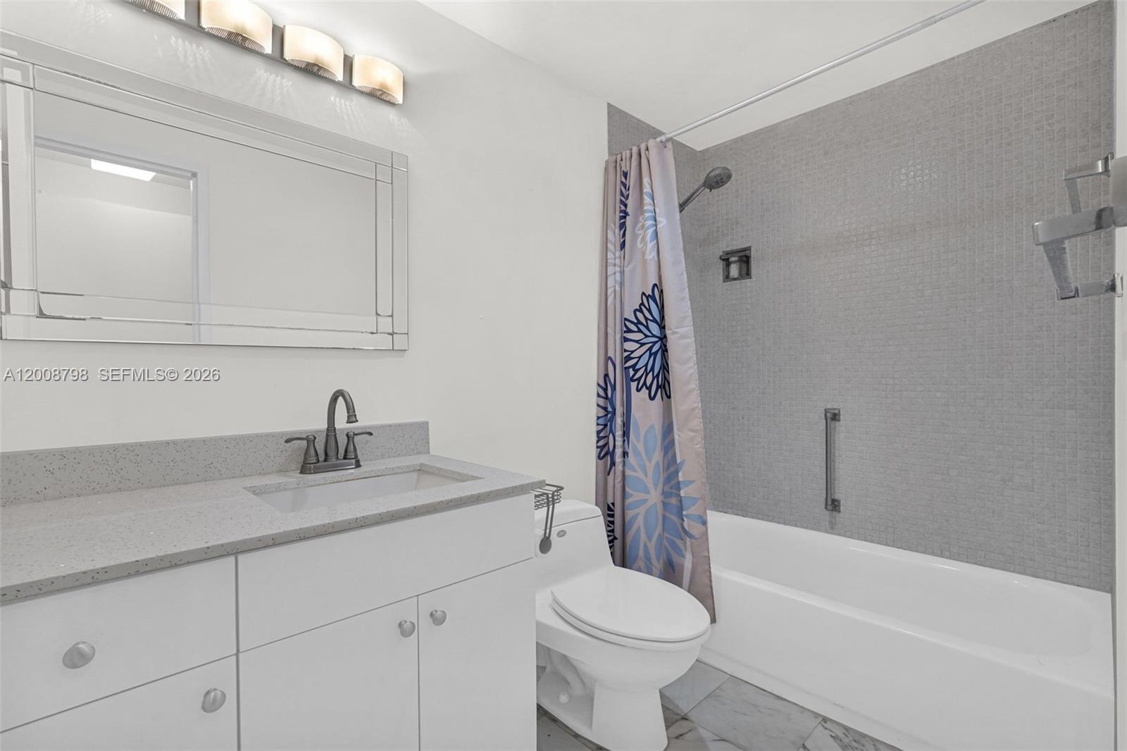 5825 Collins Avenue 2e Property Photo 22