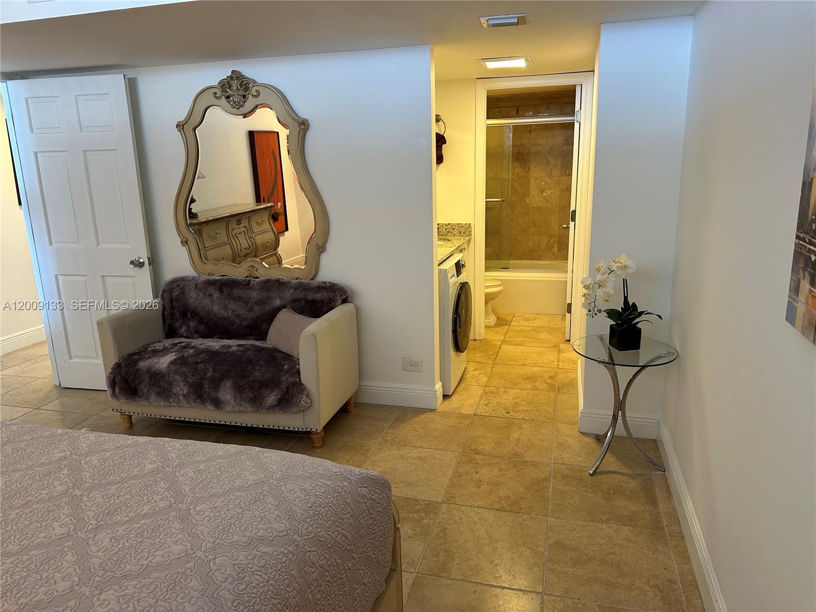 6039 Collins Avenue 1510 Property Photo 11