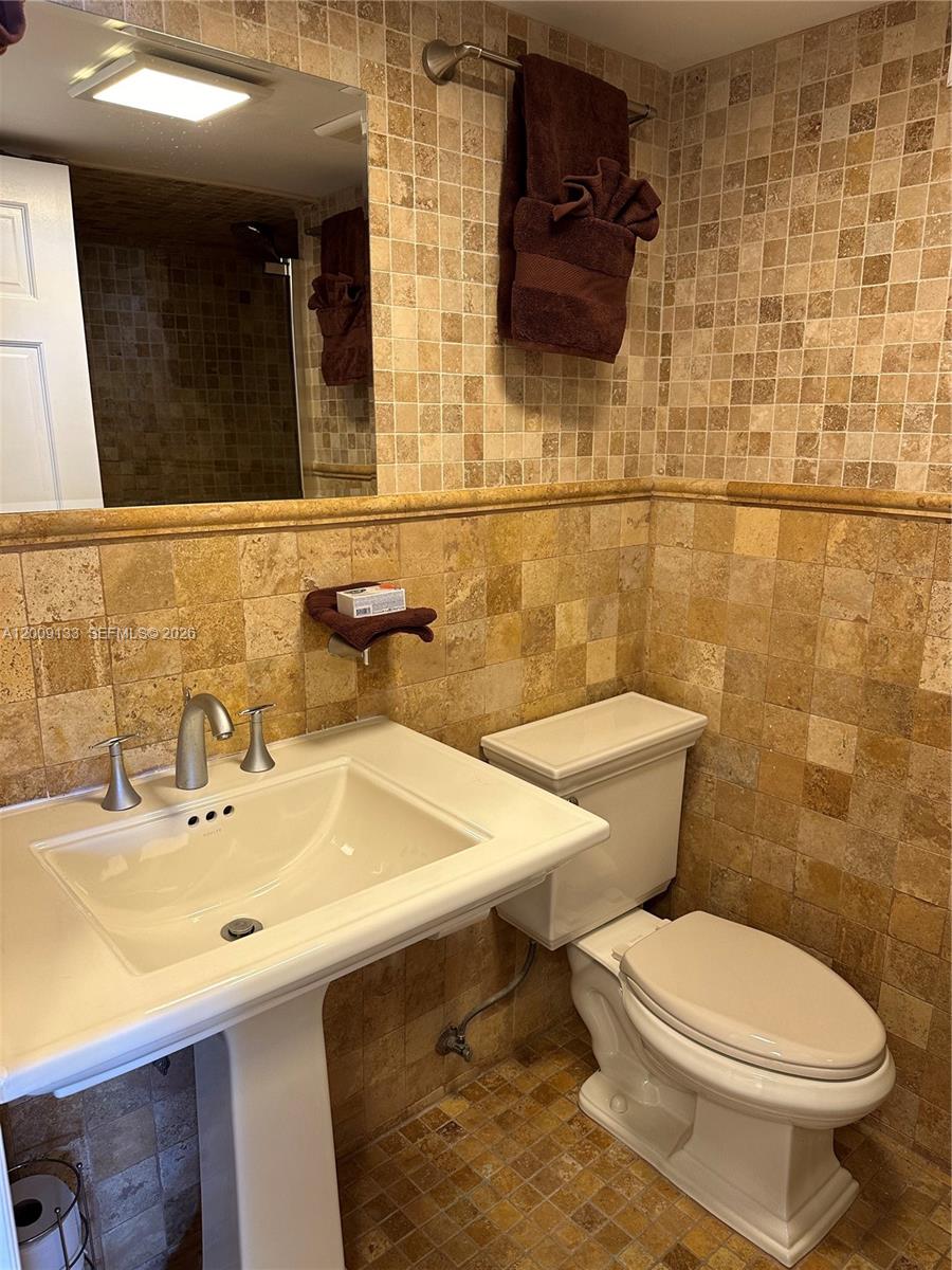 6039 Collins Avenue 1510 Property Photo 14