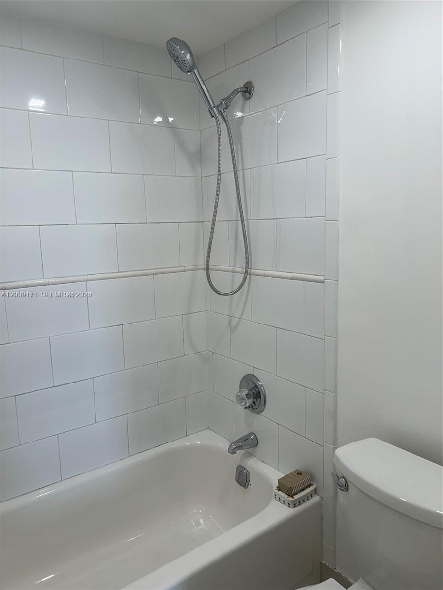 20301 W Country Club Drive 1224 Property Photo 35