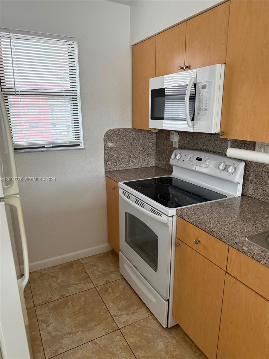 8425 Nw 8th Street 306 Property Photo 9