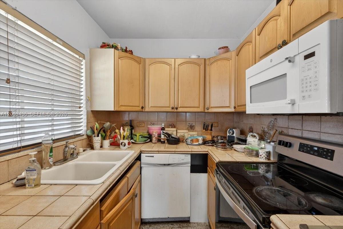 1171 Ne 182nd Street Property Photo 12
