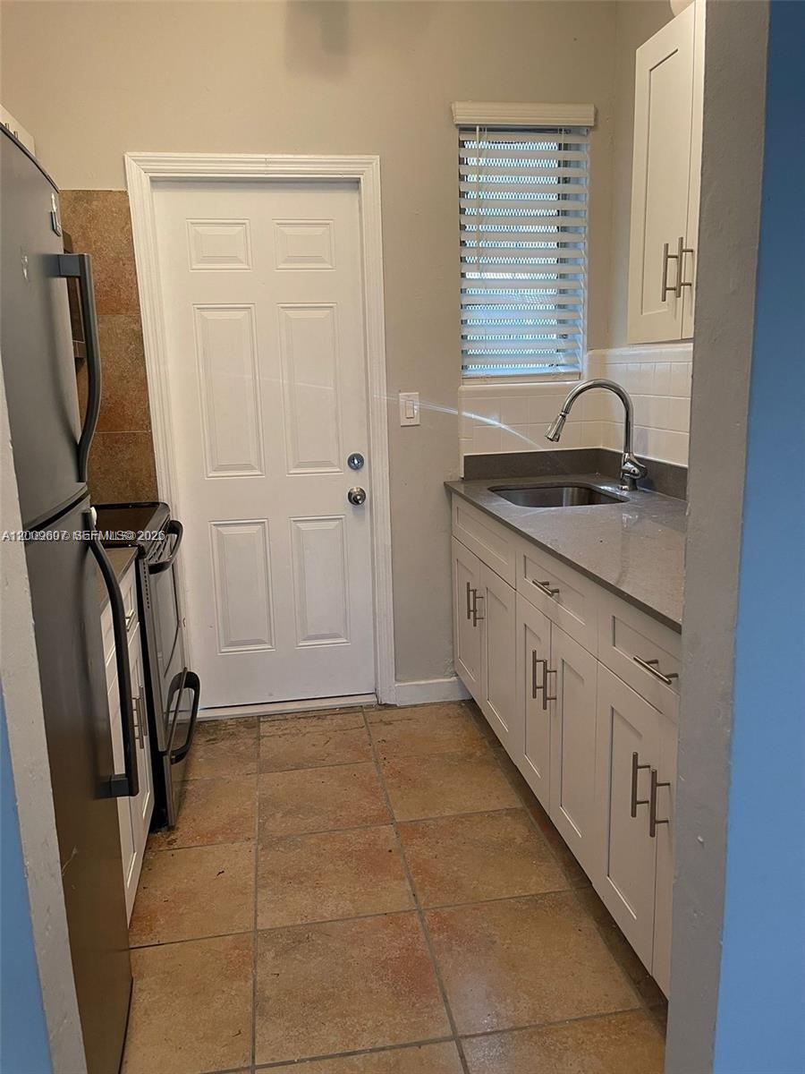A12009607 Property Photo 4