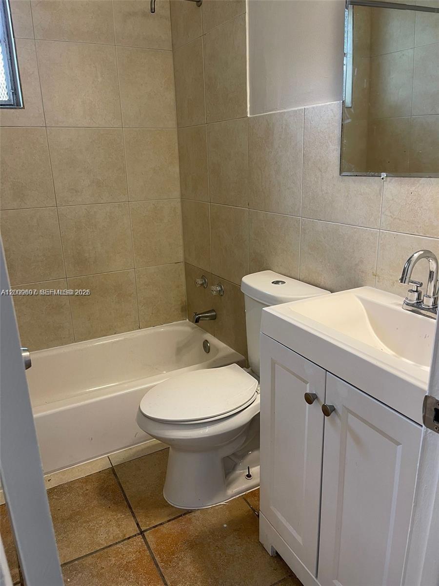 A12009607 Property Photo 6
