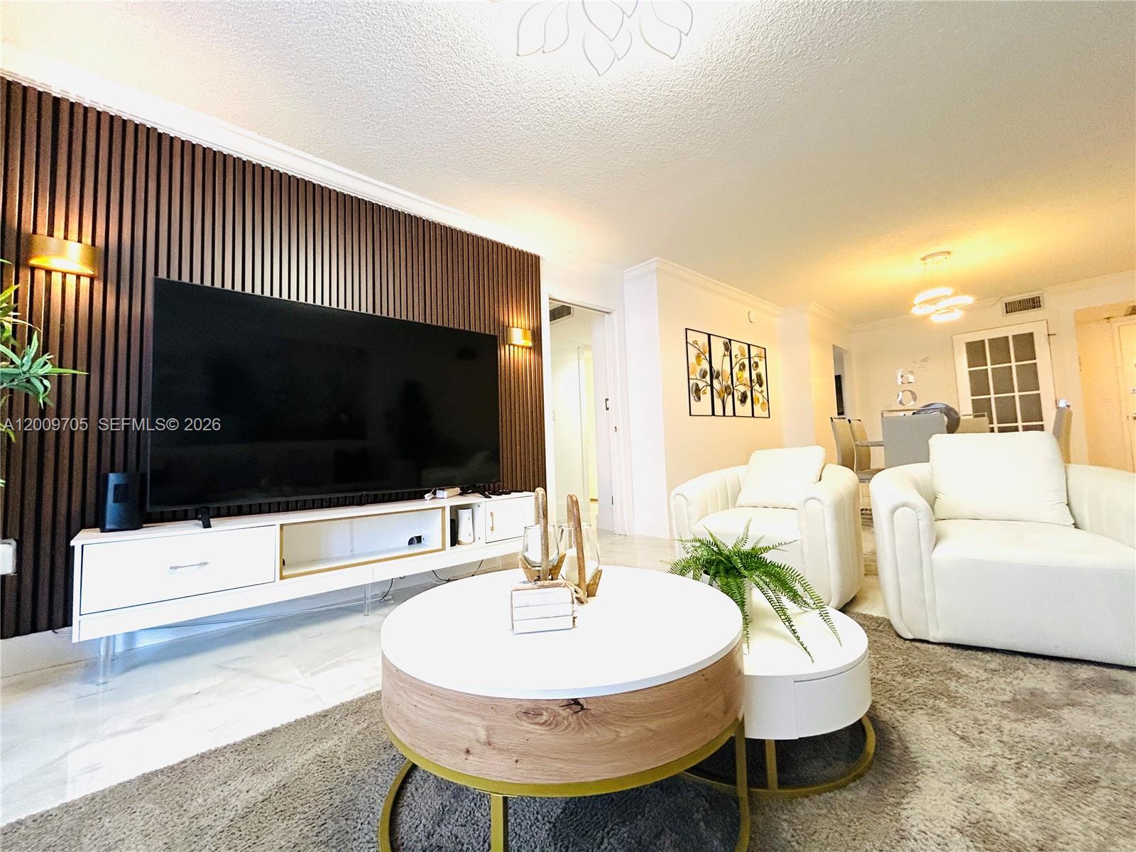 6039 Collins Avenue 1507 Property Photo 4