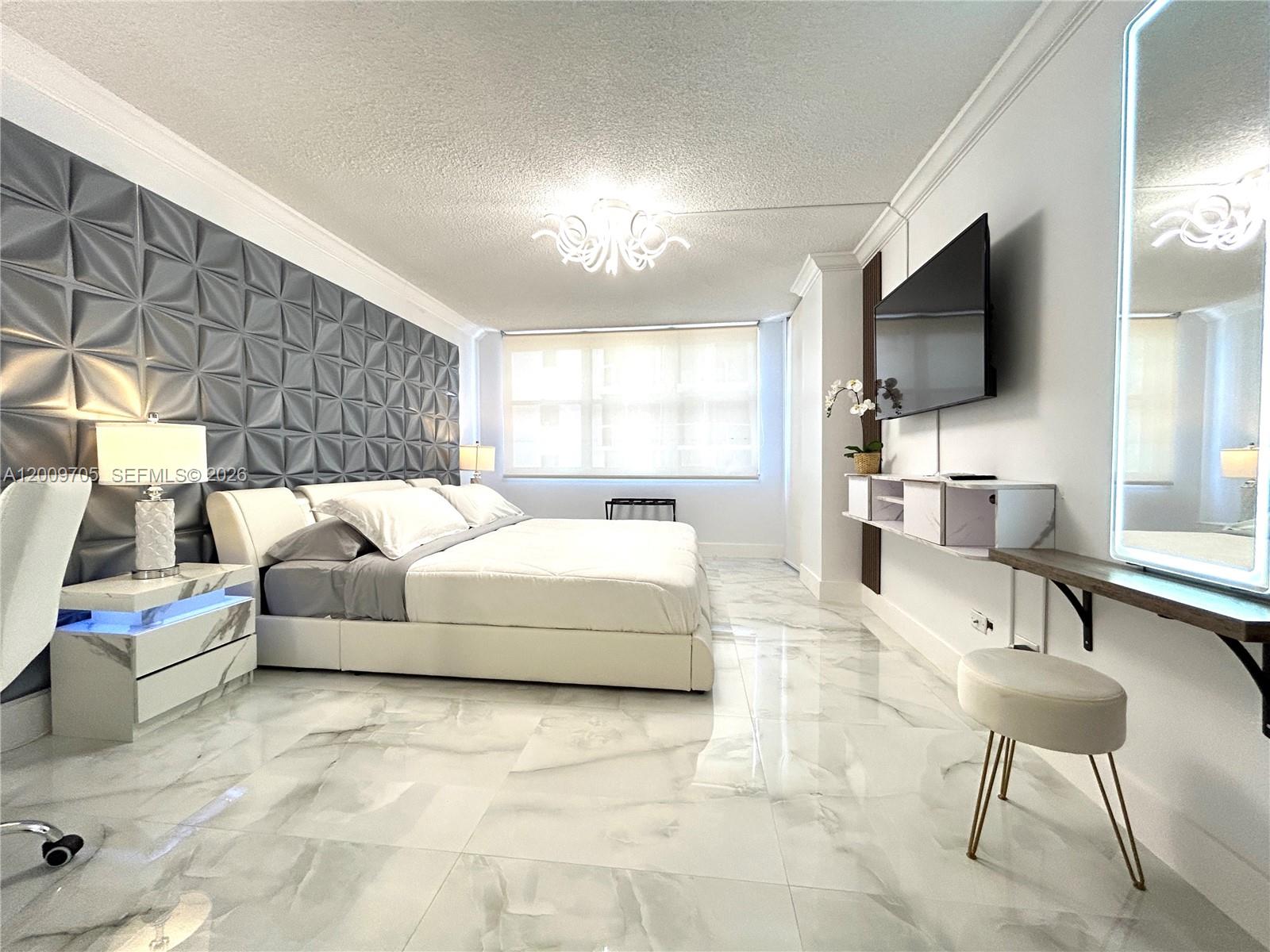 6039 Collins Avenue 1507 Property Photo 14
