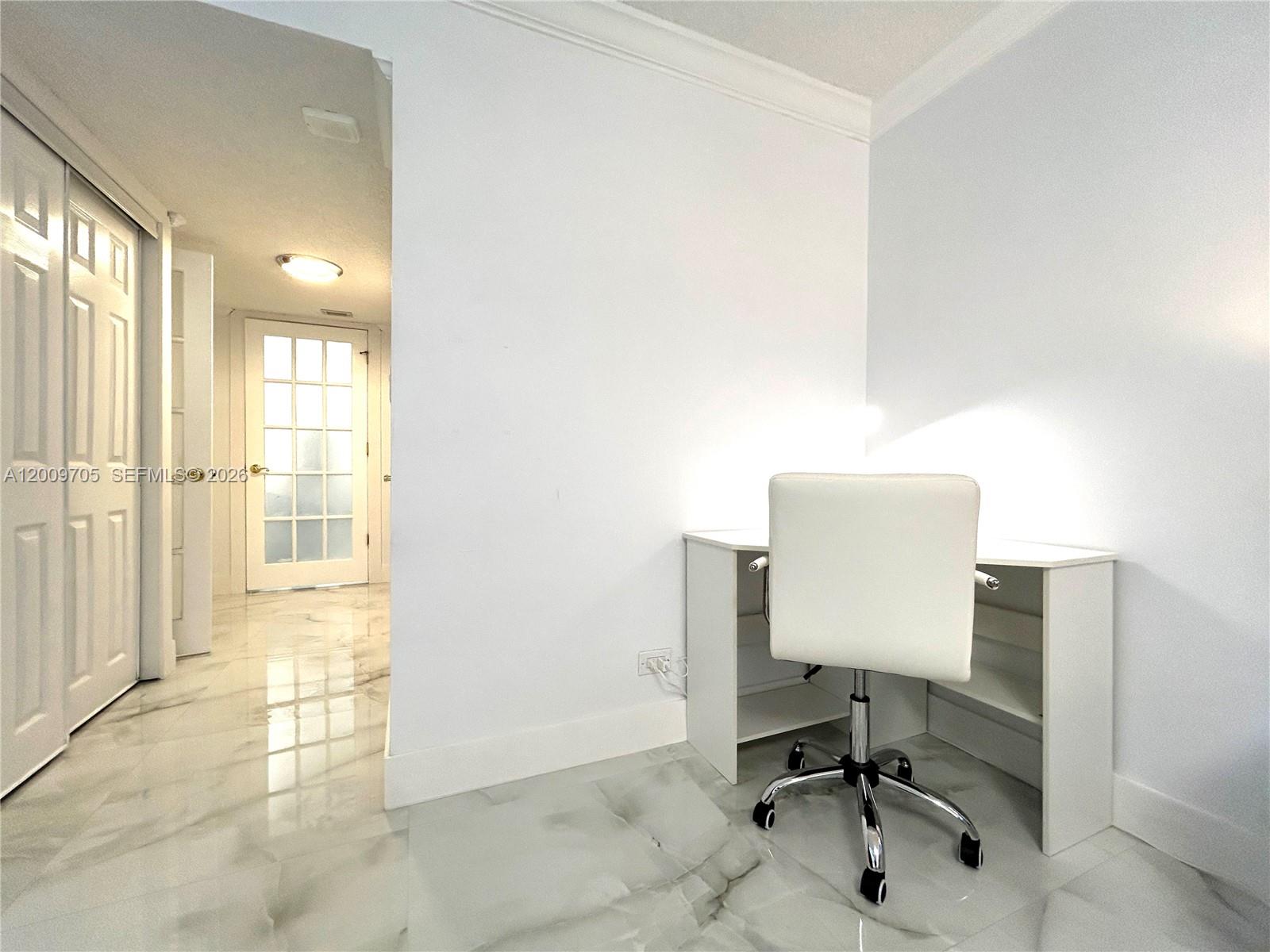 6039 Collins Avenue 1507 Property Photo 16
