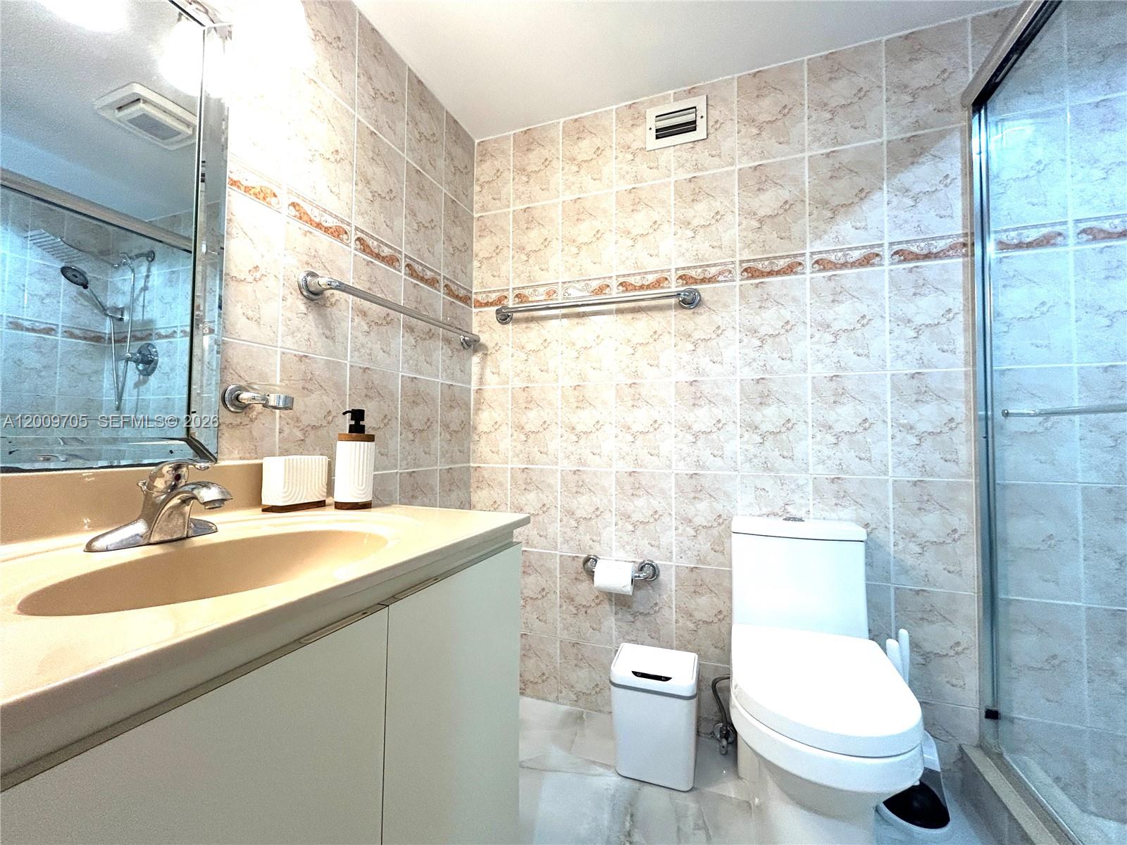 6039 Collins Avenue 1507 Property Photo 20