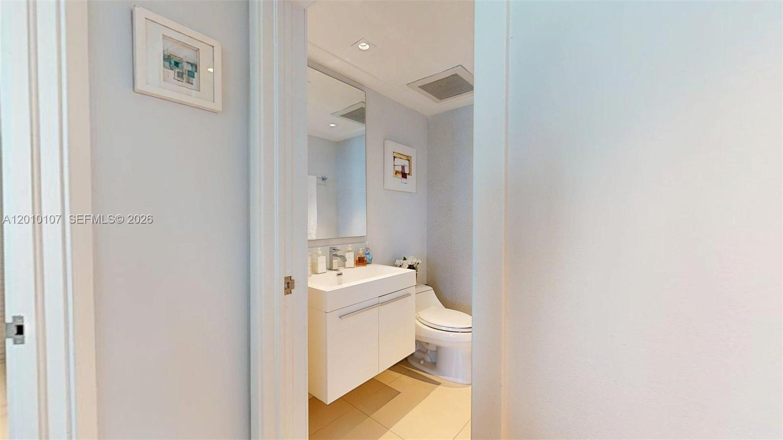 5025 Collins Avenue 2206 Property Photo 9