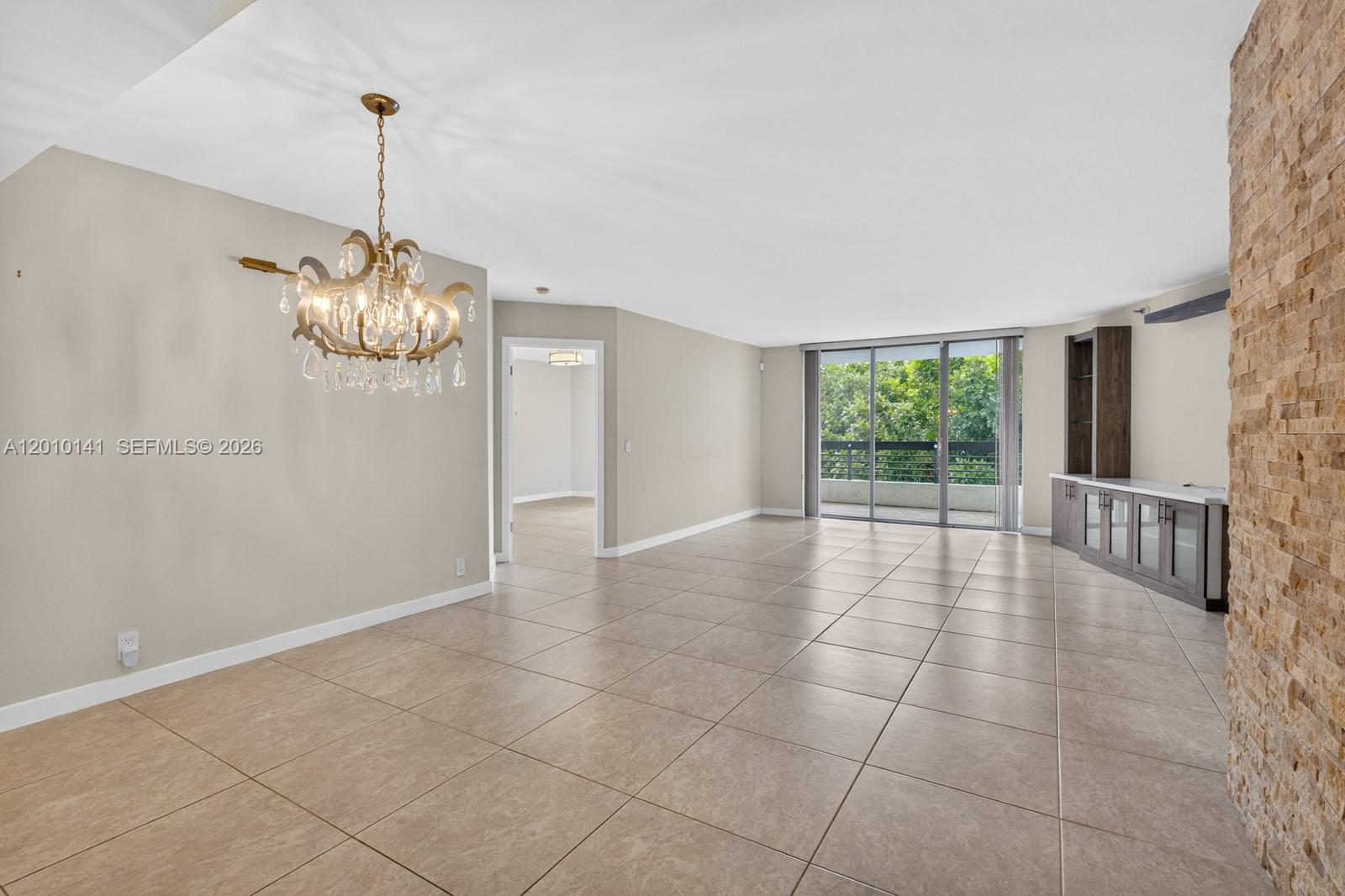 3500 Mystic Pointe Drive 302 Property Photo 1