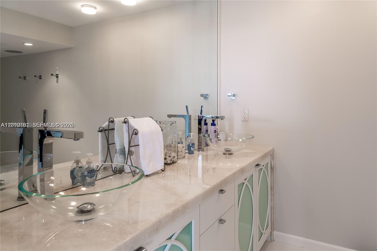250 S Ocean Boulevard 14h Property Photo 9