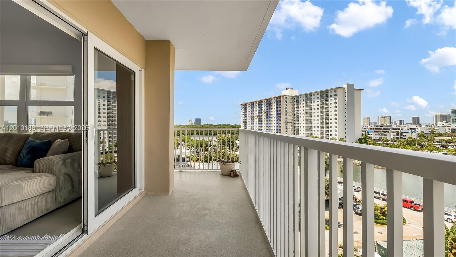 300 Bayview Drive 605 Property Photo 20