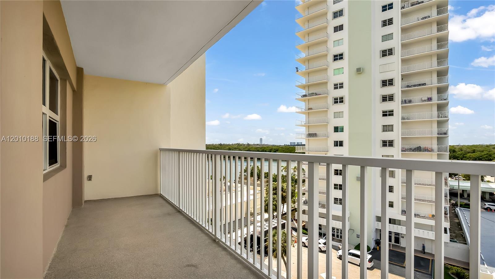 300 Bayview Drive 605 Property Photo 22