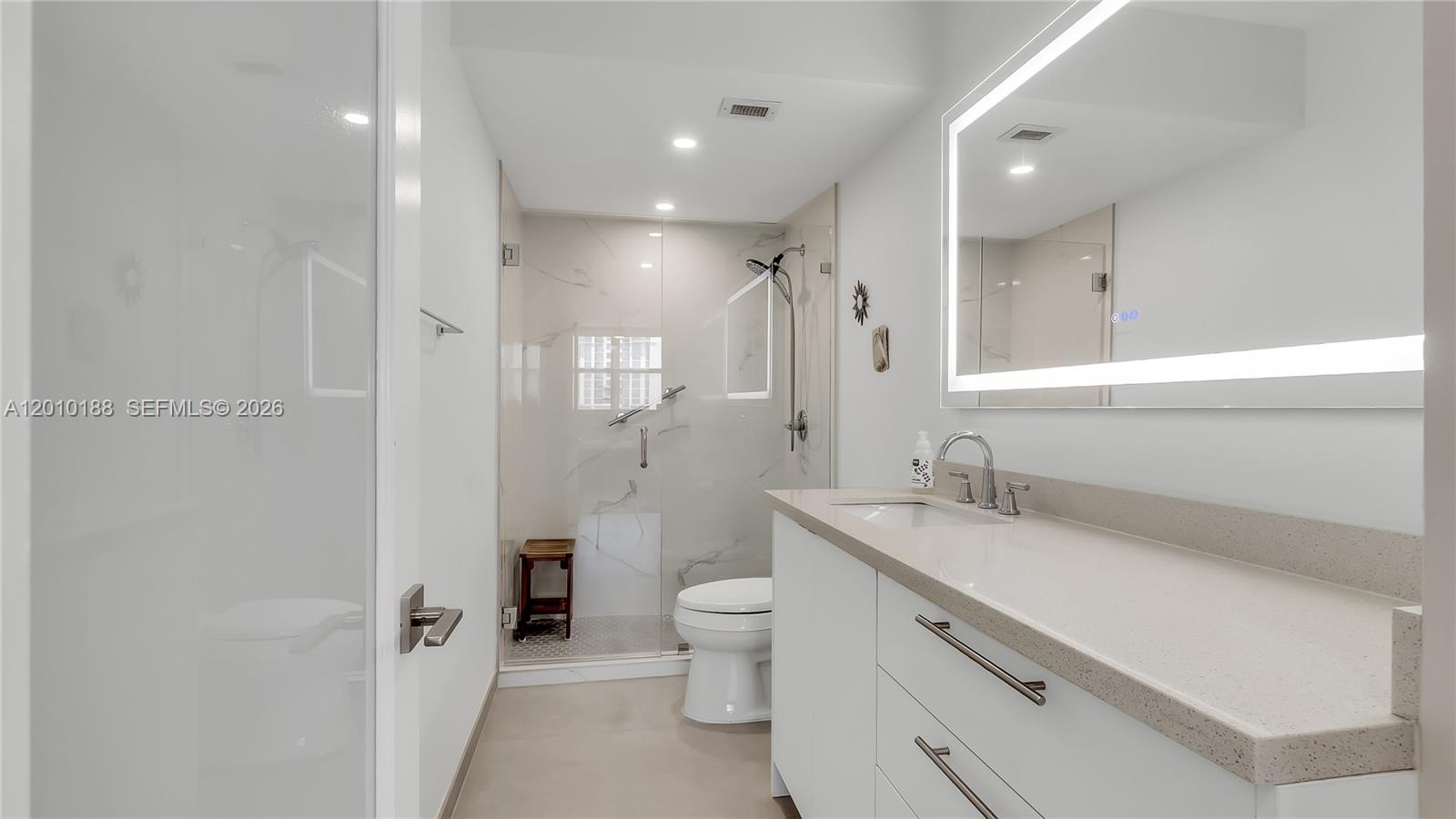 300 Bayview Drive 605 Property Photo 32