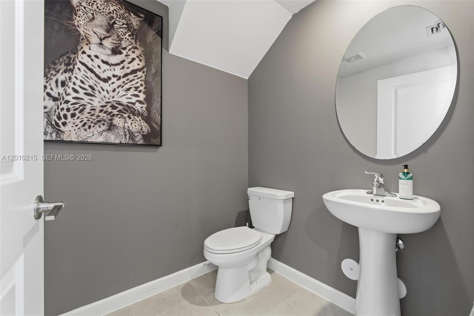 A12010215 Property Photo 10