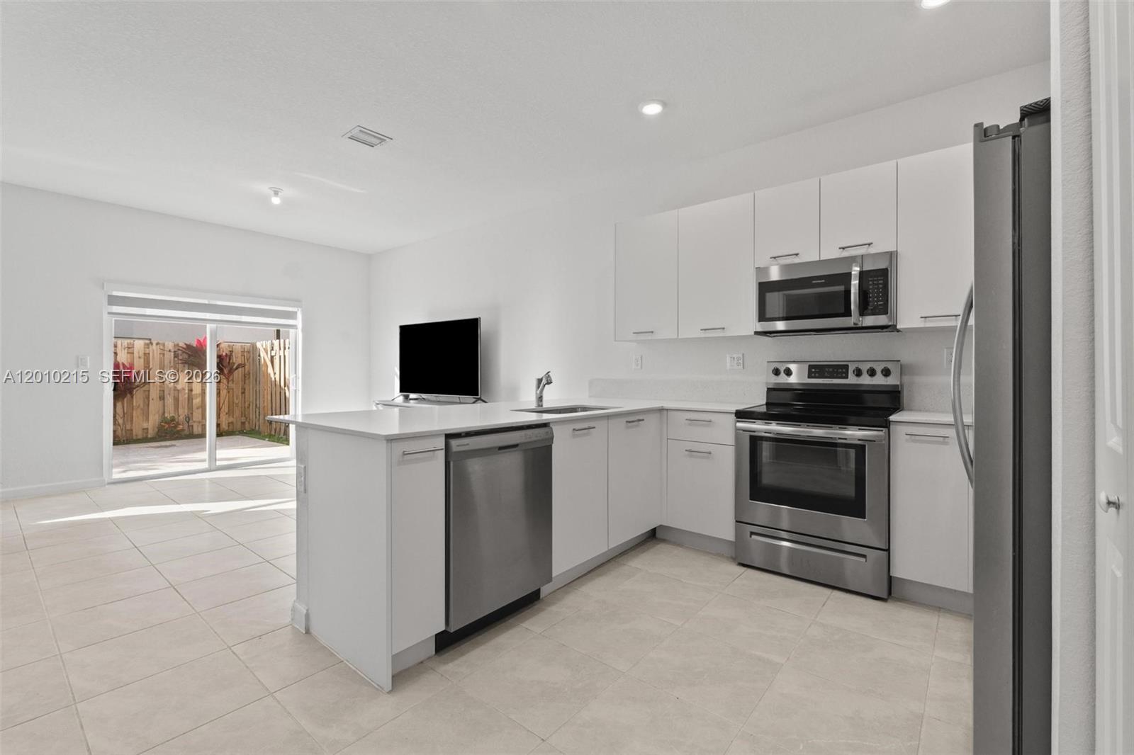 A12010215 Property Photo 11
