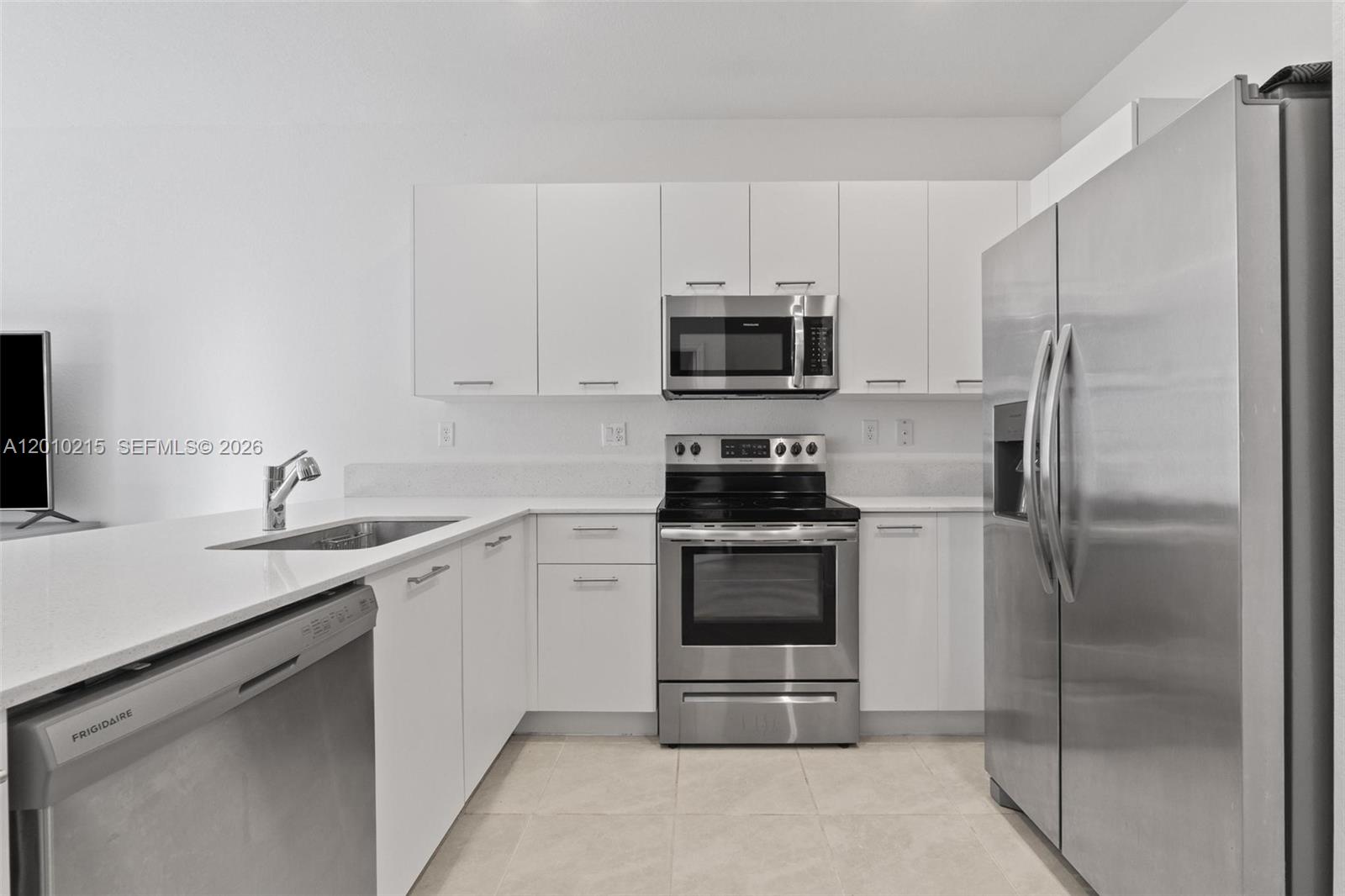 A12010215 Property Photo 12