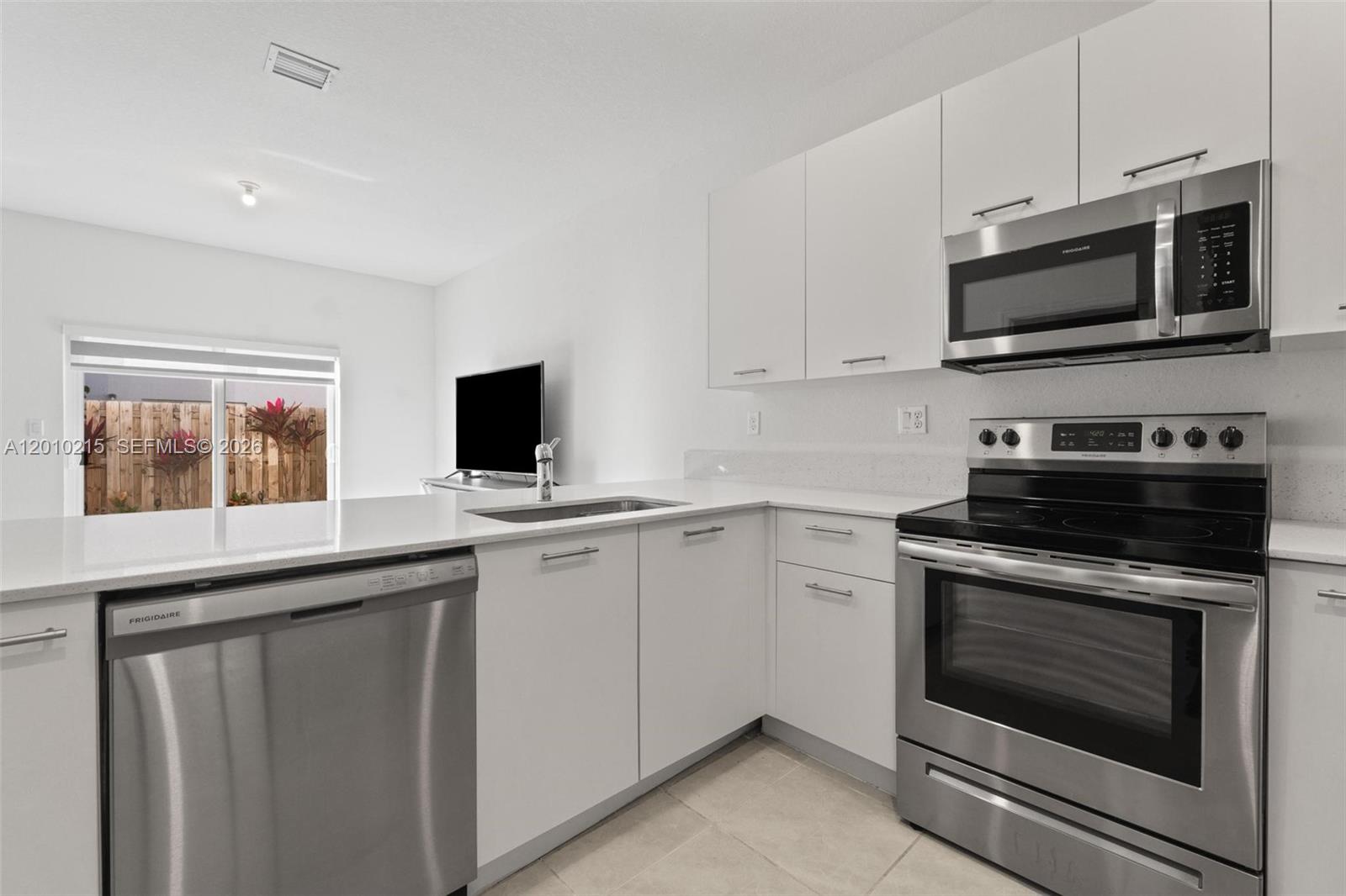 A12010215 Property Photo 14