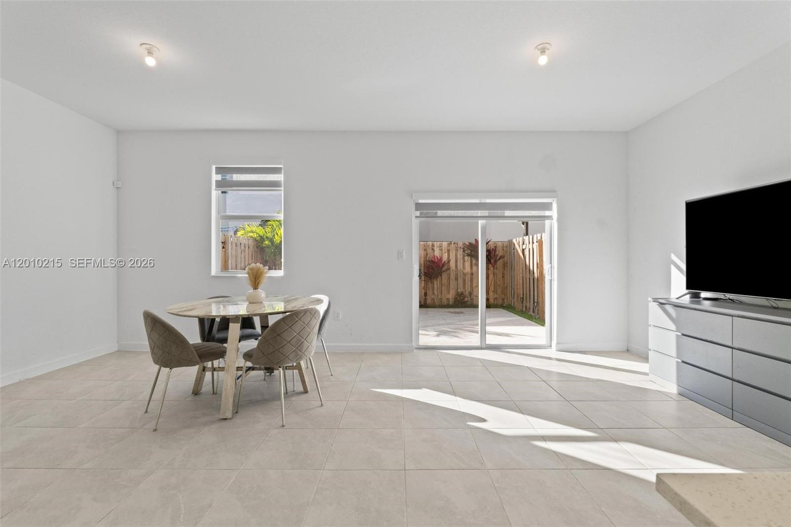 A12010215 Property Photo 16