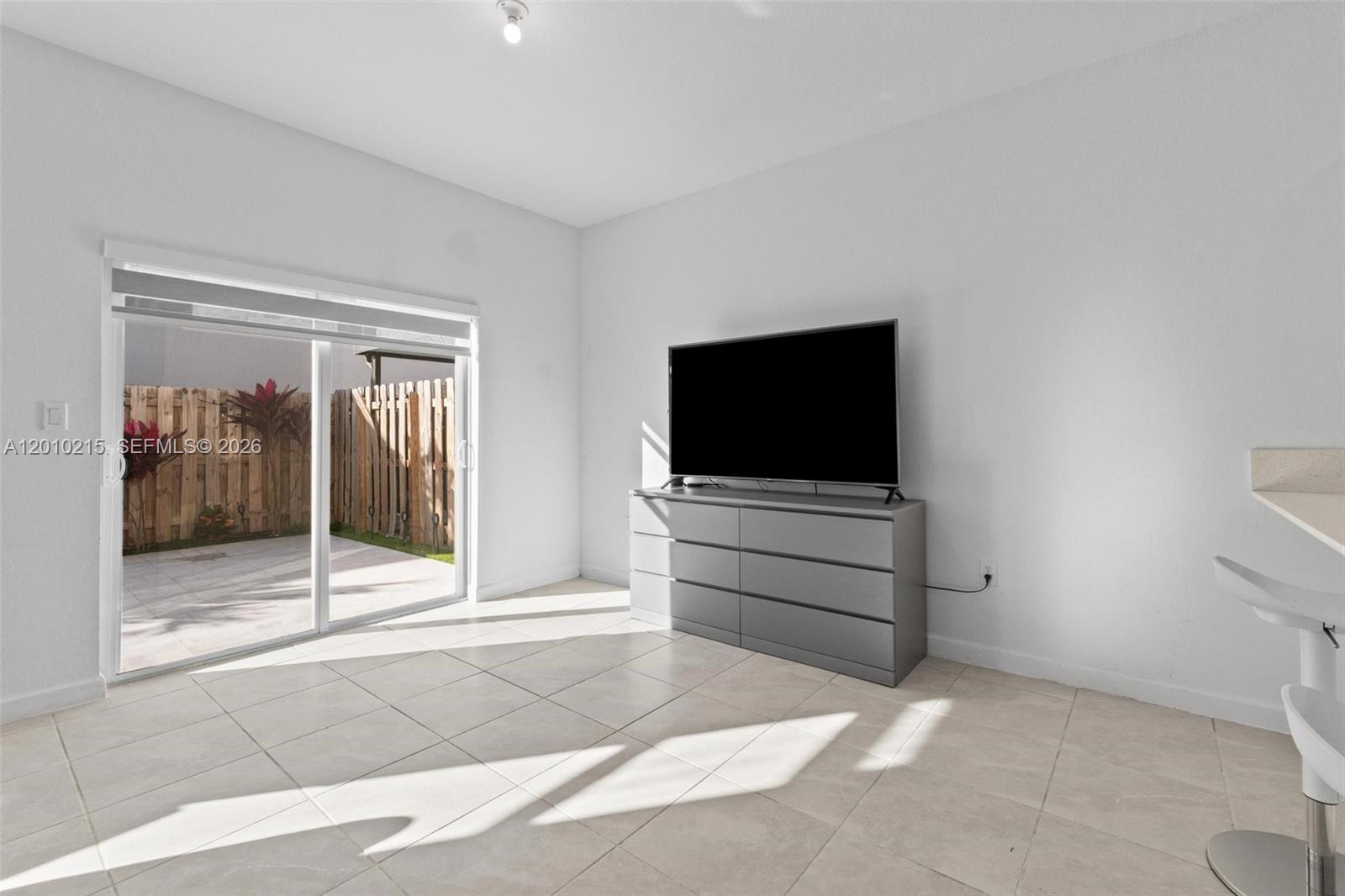 A12010215 Property Photo 17