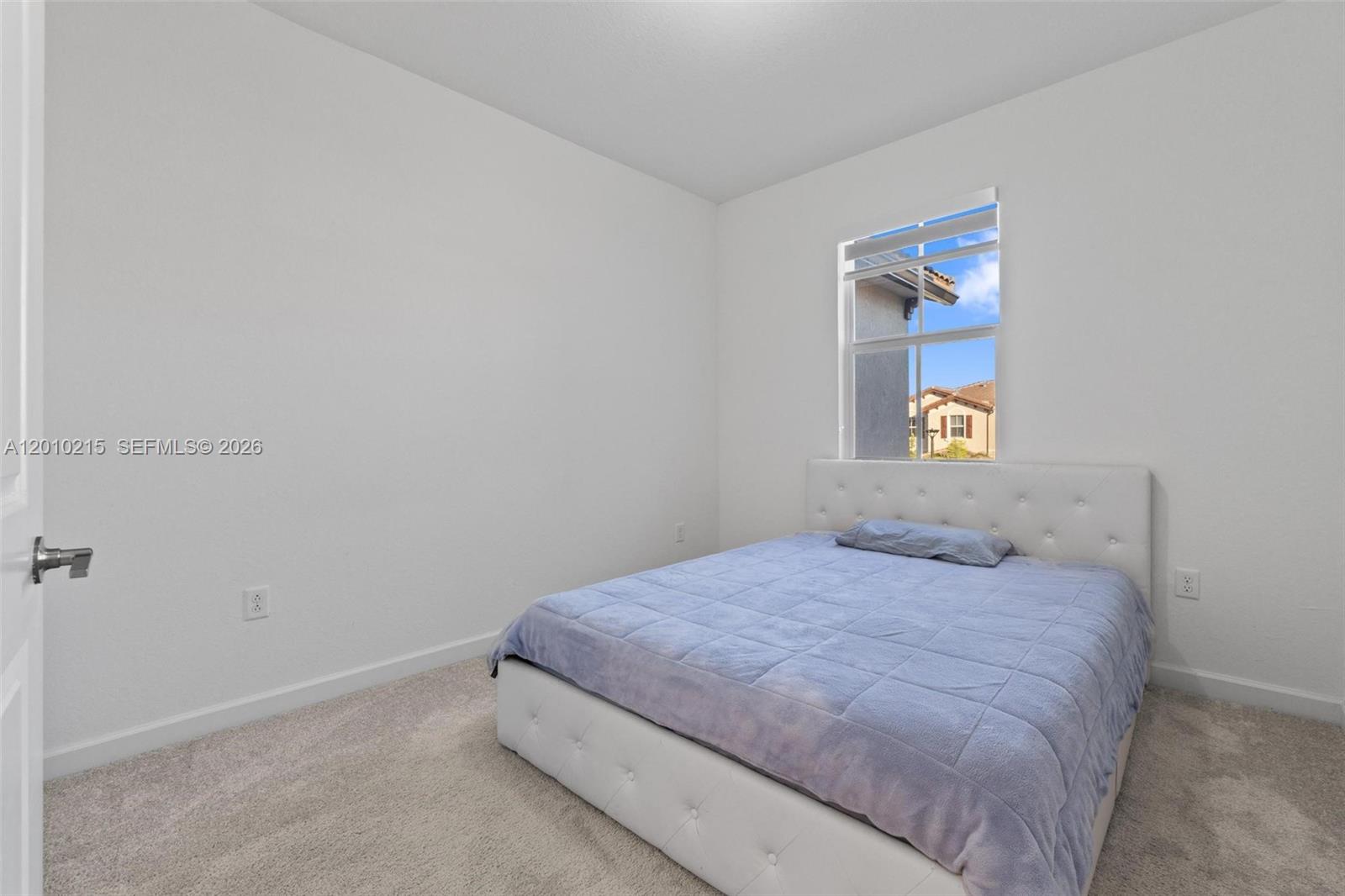 A12010215 Property Photo 31
