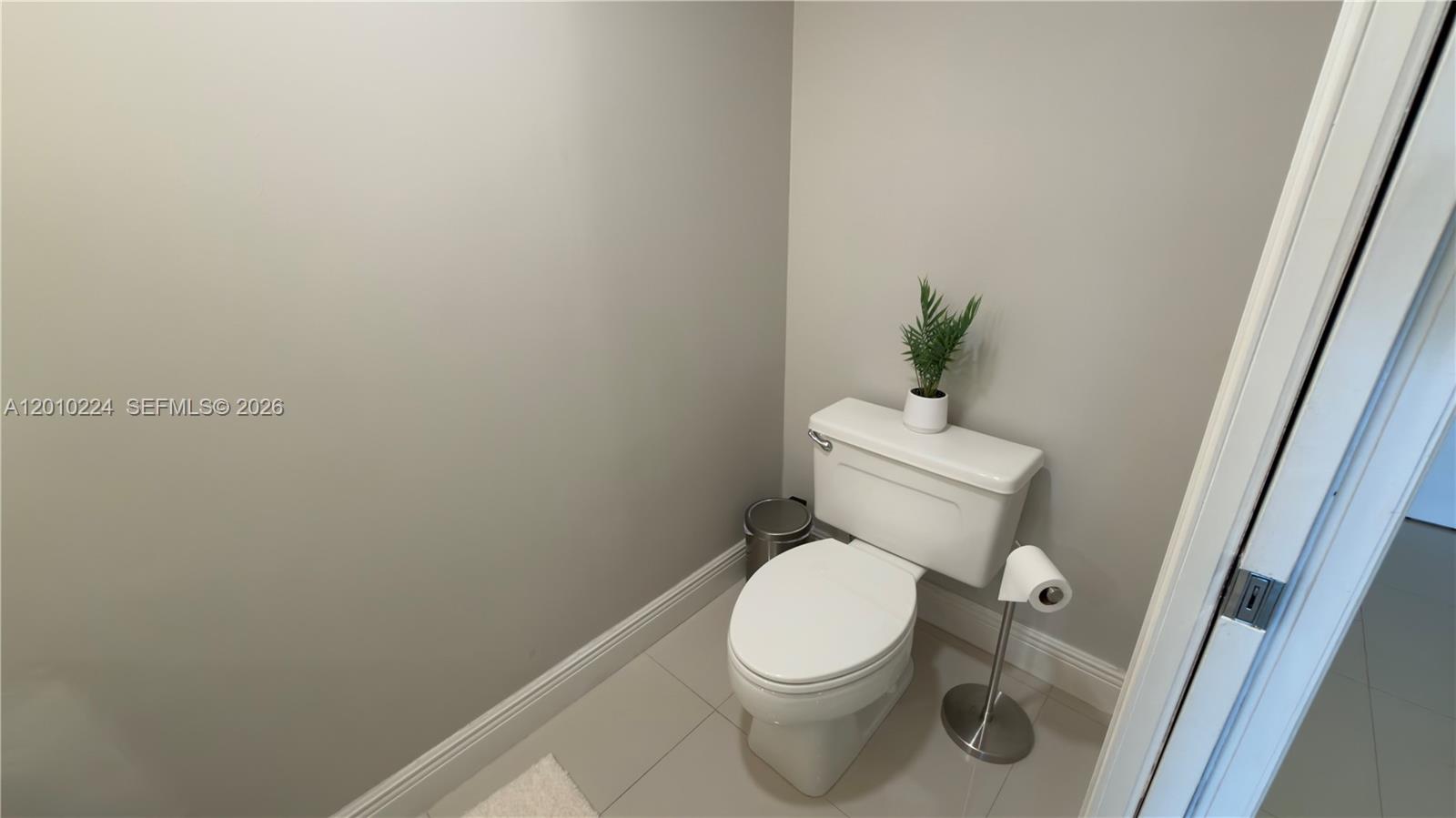 A12010224 Property Photo 12