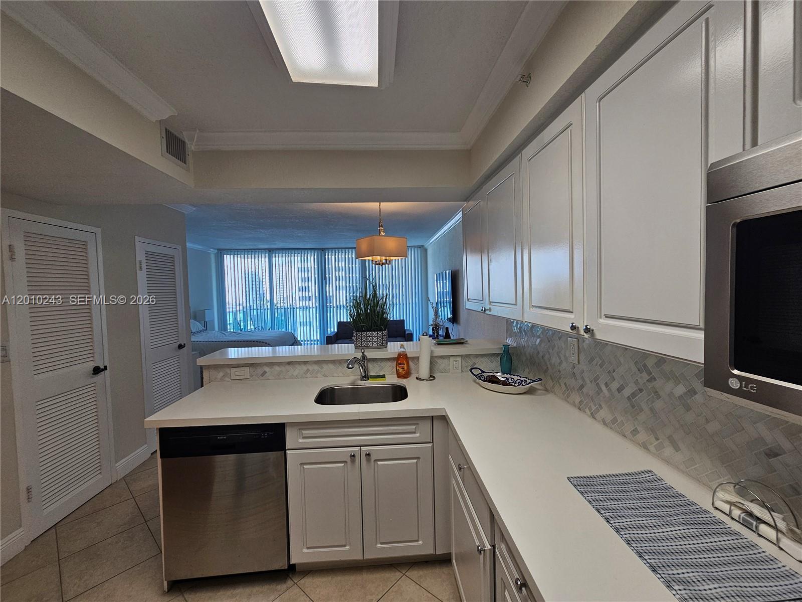2501 S Ocean Drive 637 Property Photo 8