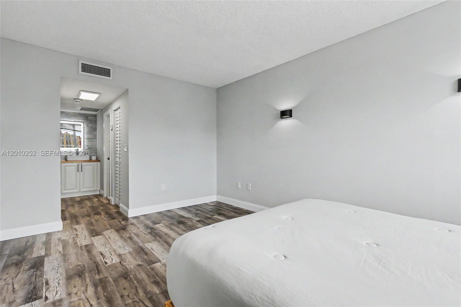 500 Bayview Drive 727 Property Photo 29