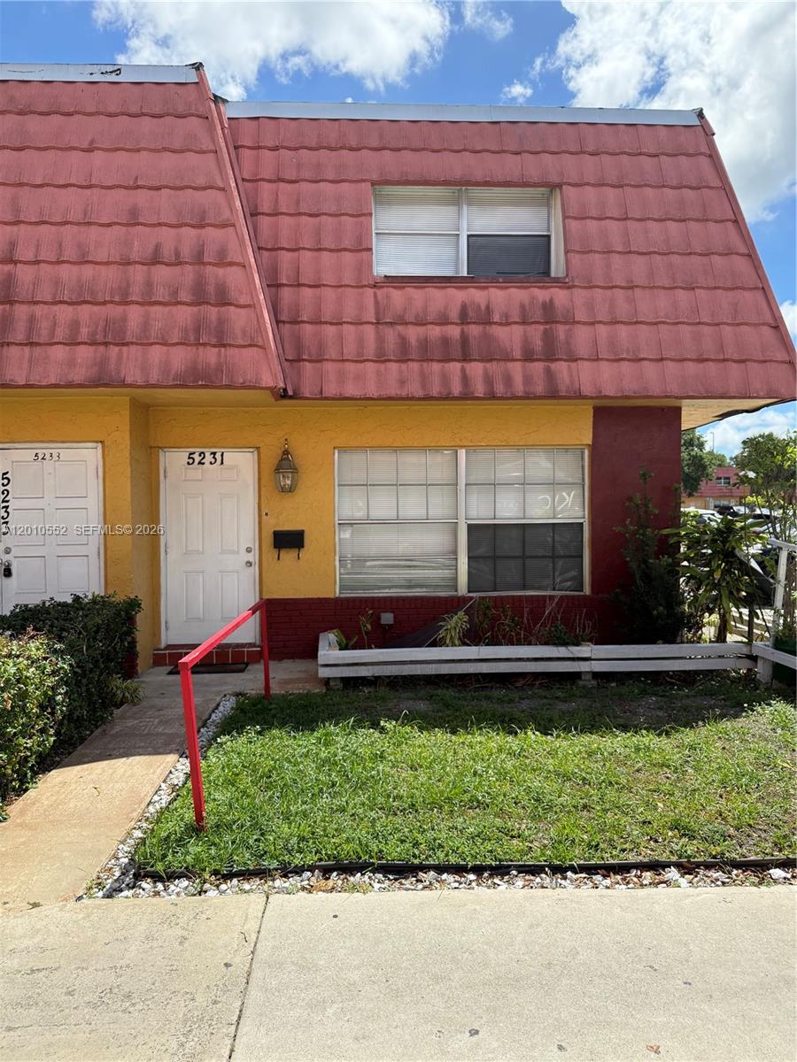 5231 Nw 27th Street 8a Property Photo 1
