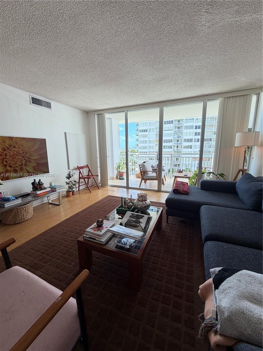 18061 Biscayne Boulevard 601 Property Photo 7