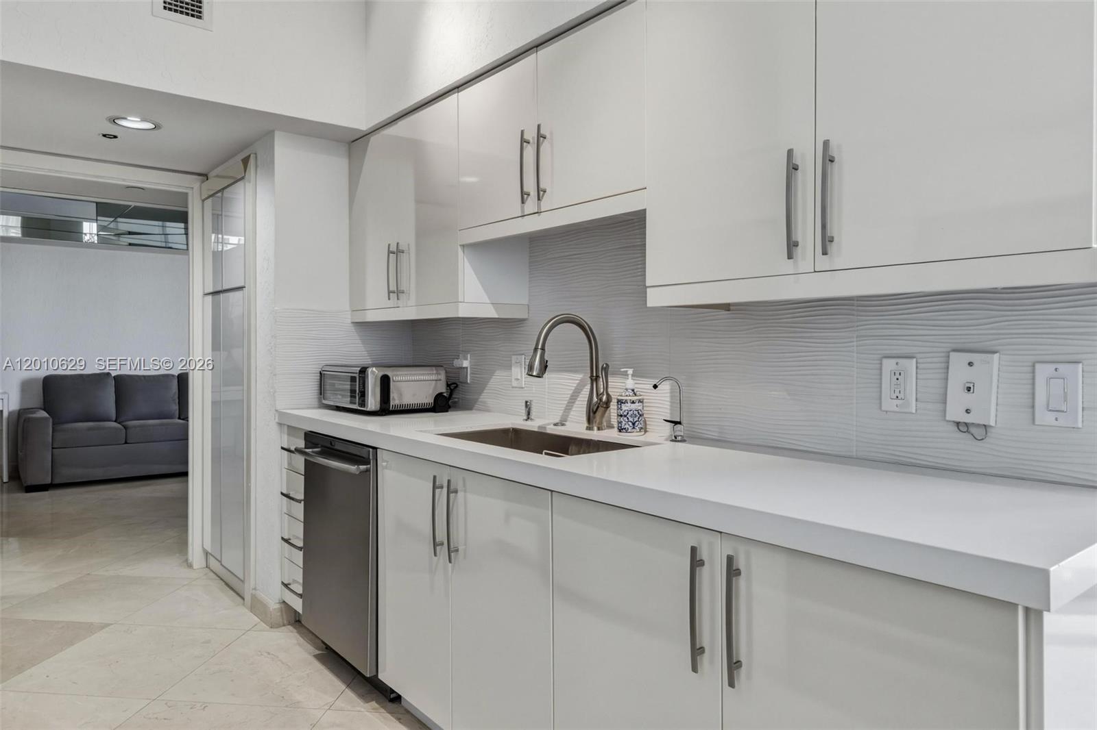 A12010629 Property Photo 10