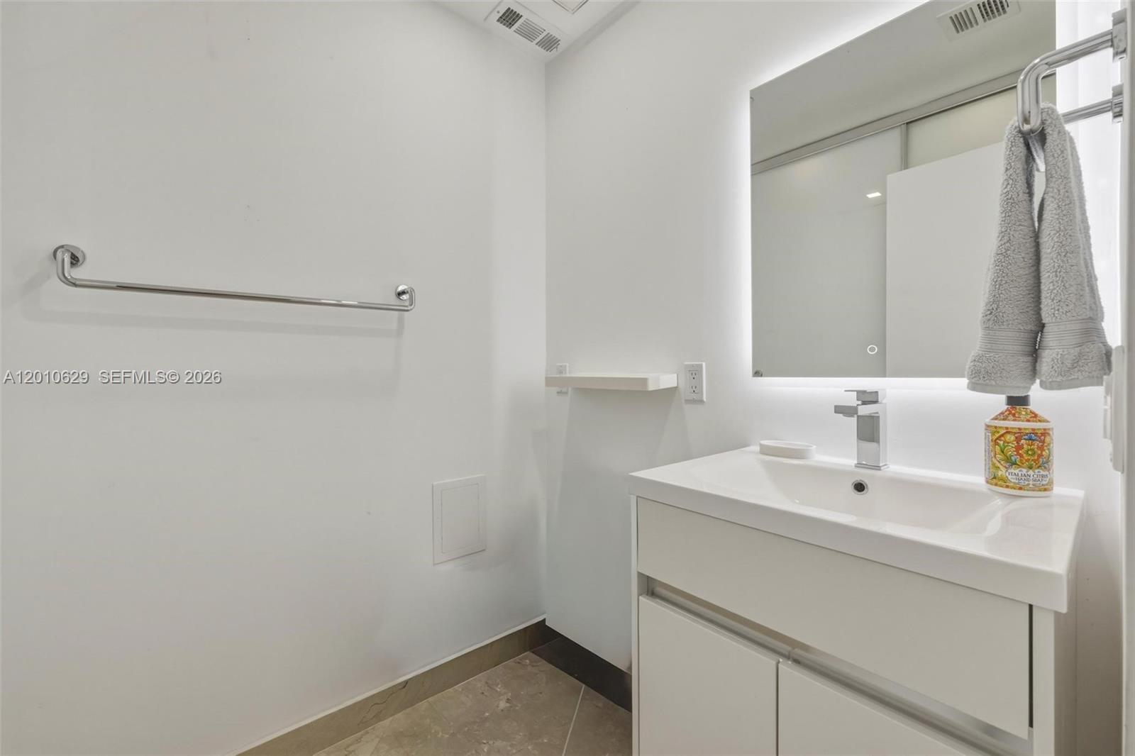 A12010629 Property Photo 17