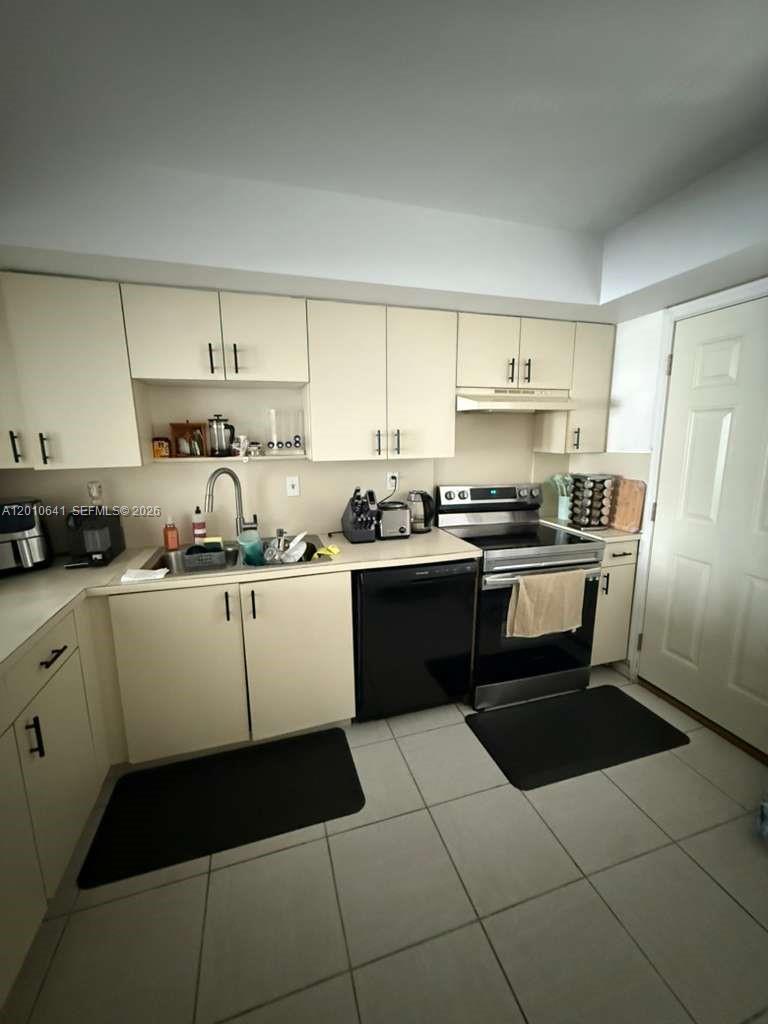 A12010641 Property Photo 2