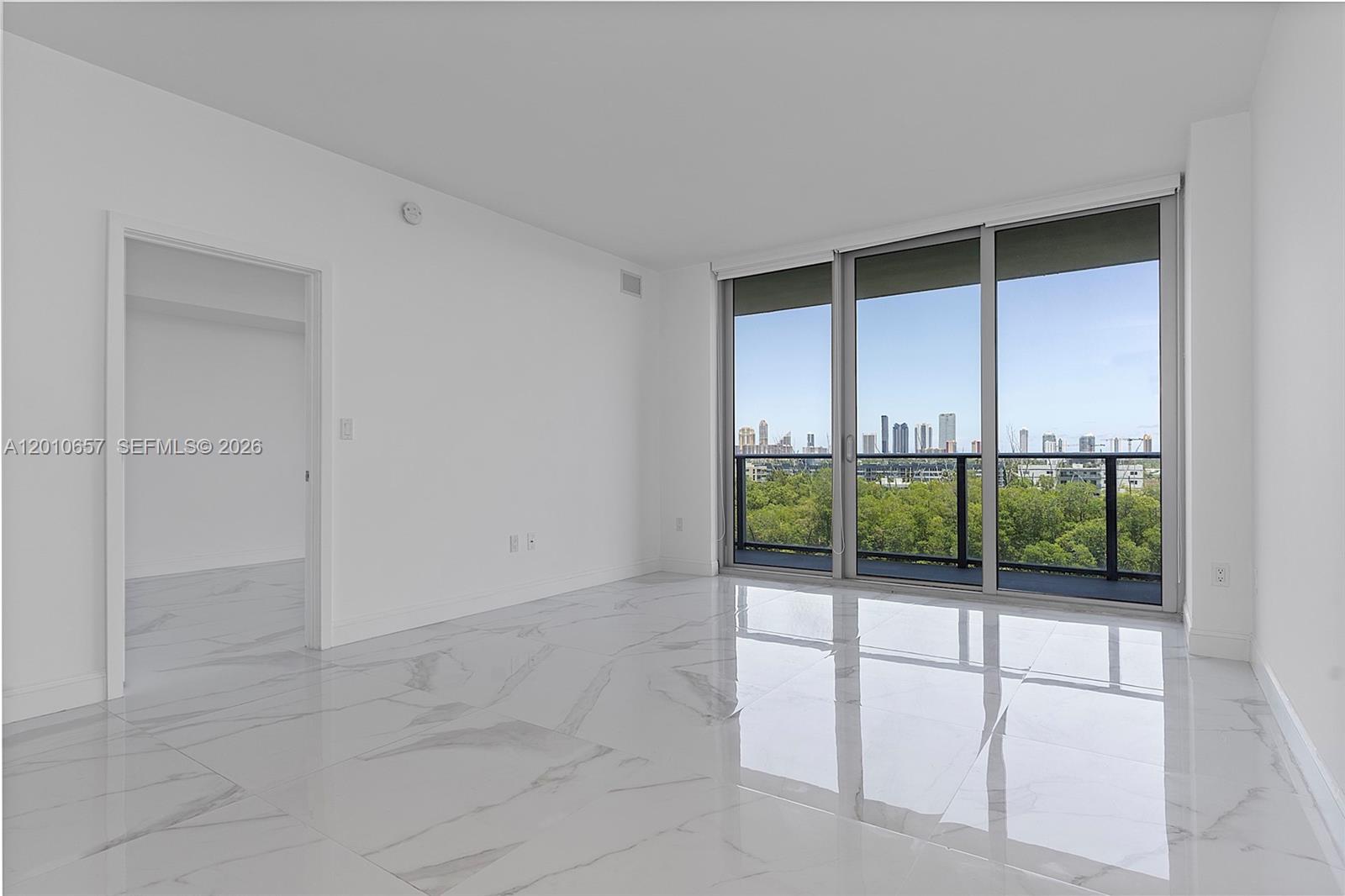 16385 Biscayne Boulevard 717 Property Photo 25