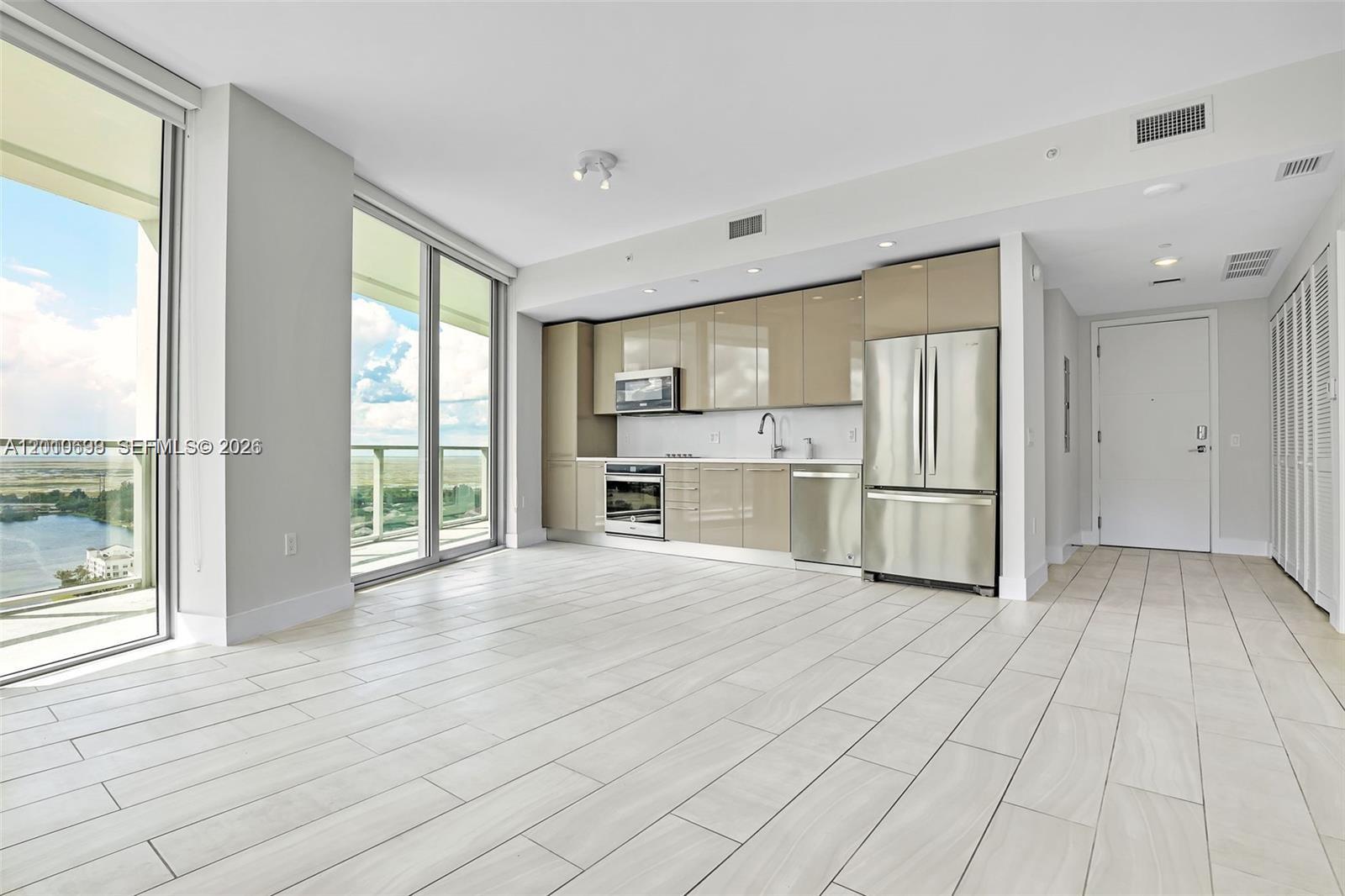 2000 Metropica Way 2204 Property Photo 3