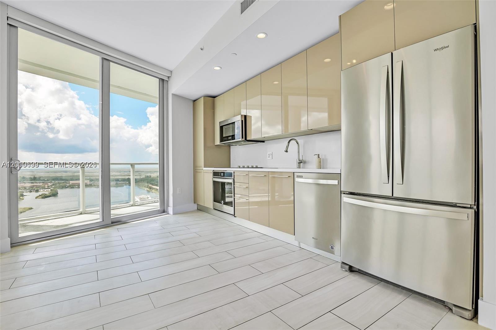 2000 Metropica Way 2204 Property Photo 4
