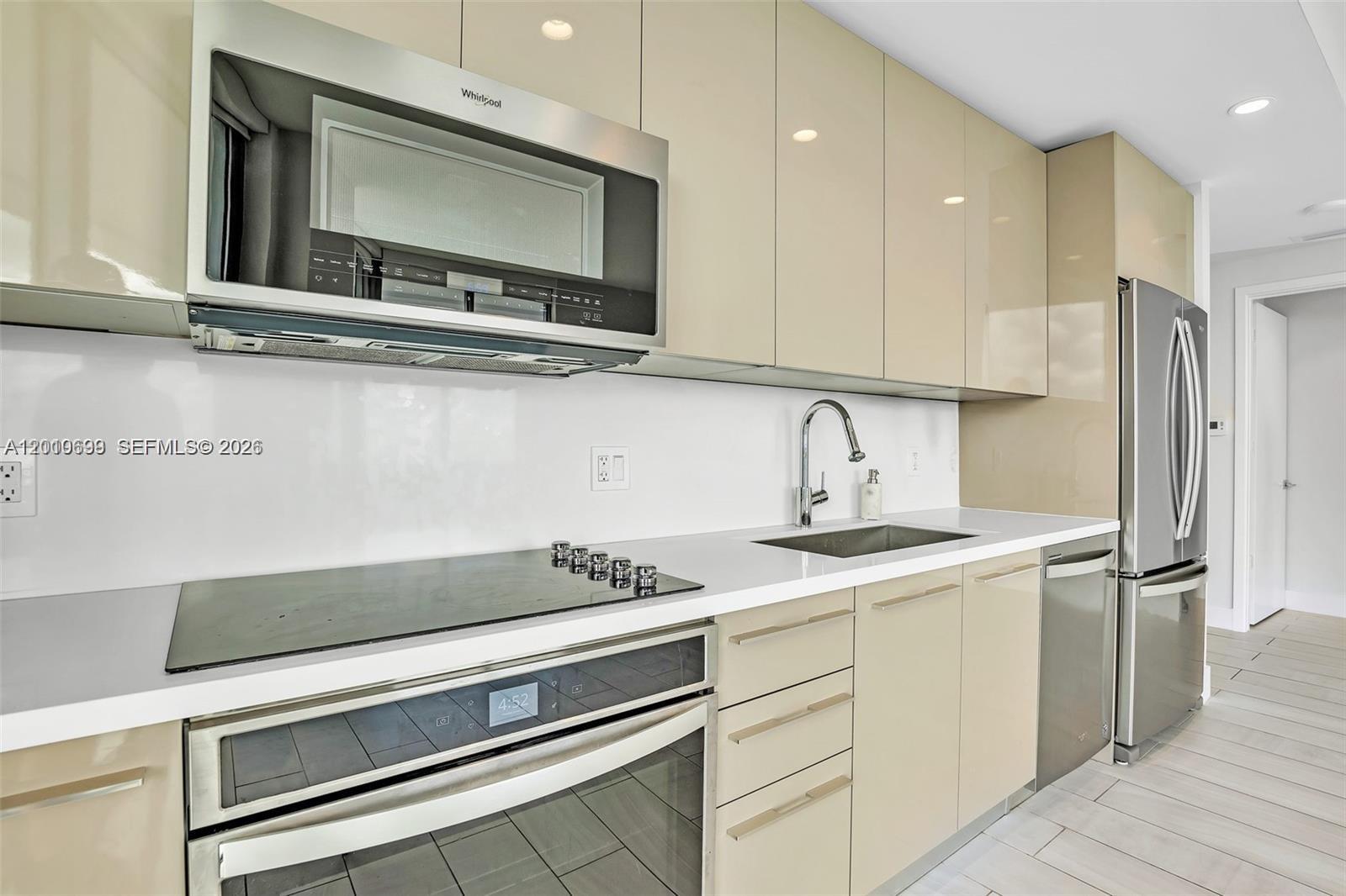 2000 Metropica Way 2204 Property Photo 5