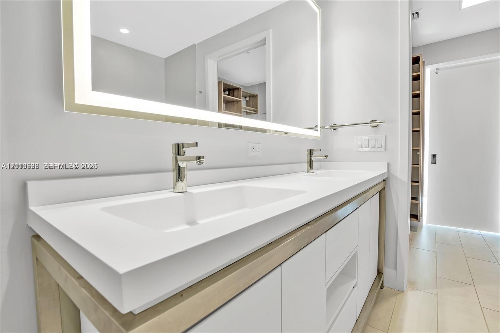 2000 Metropica Way 2204 Property Photo 16