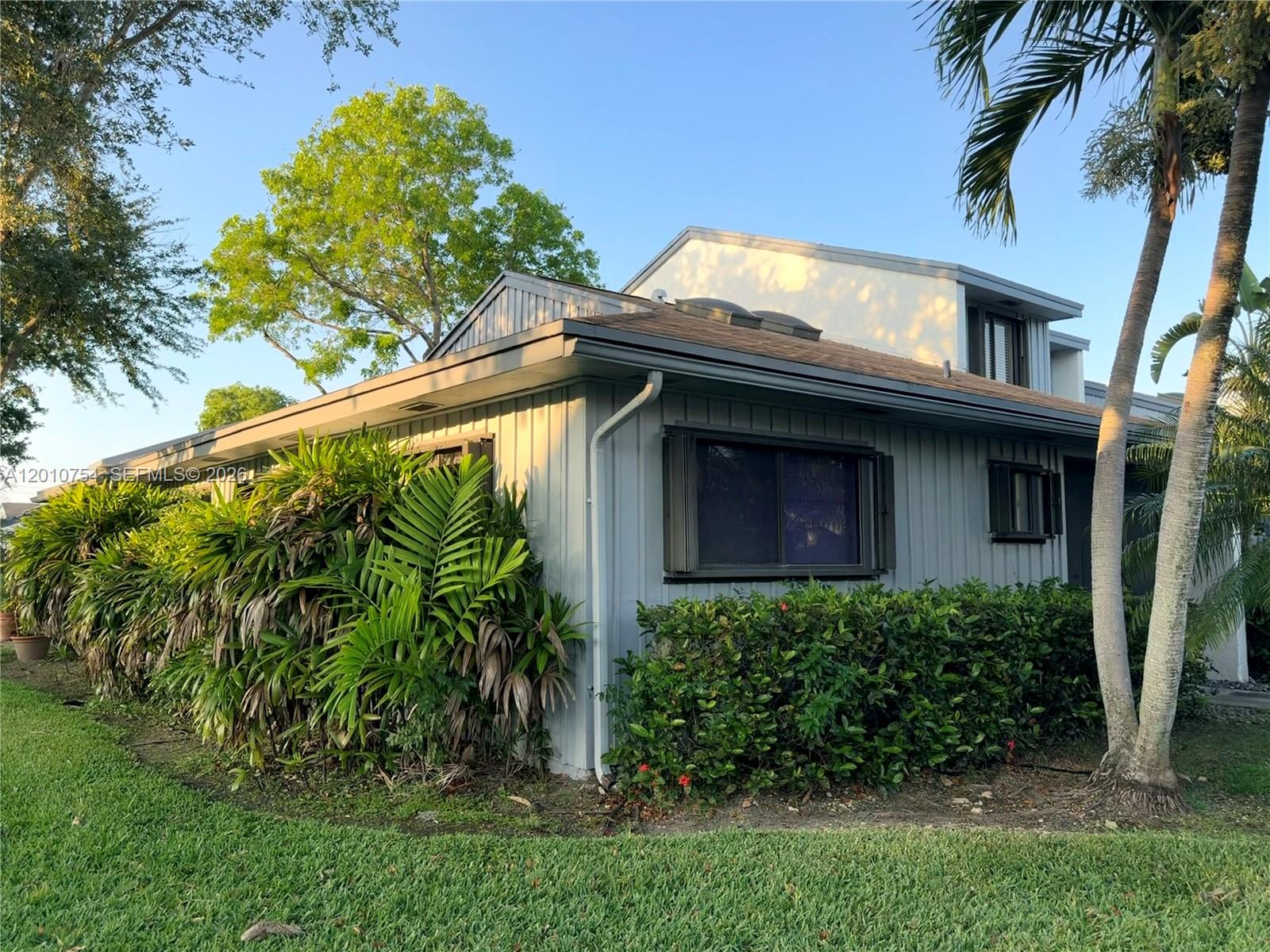 1533 Gabriel Street Property Photo 1