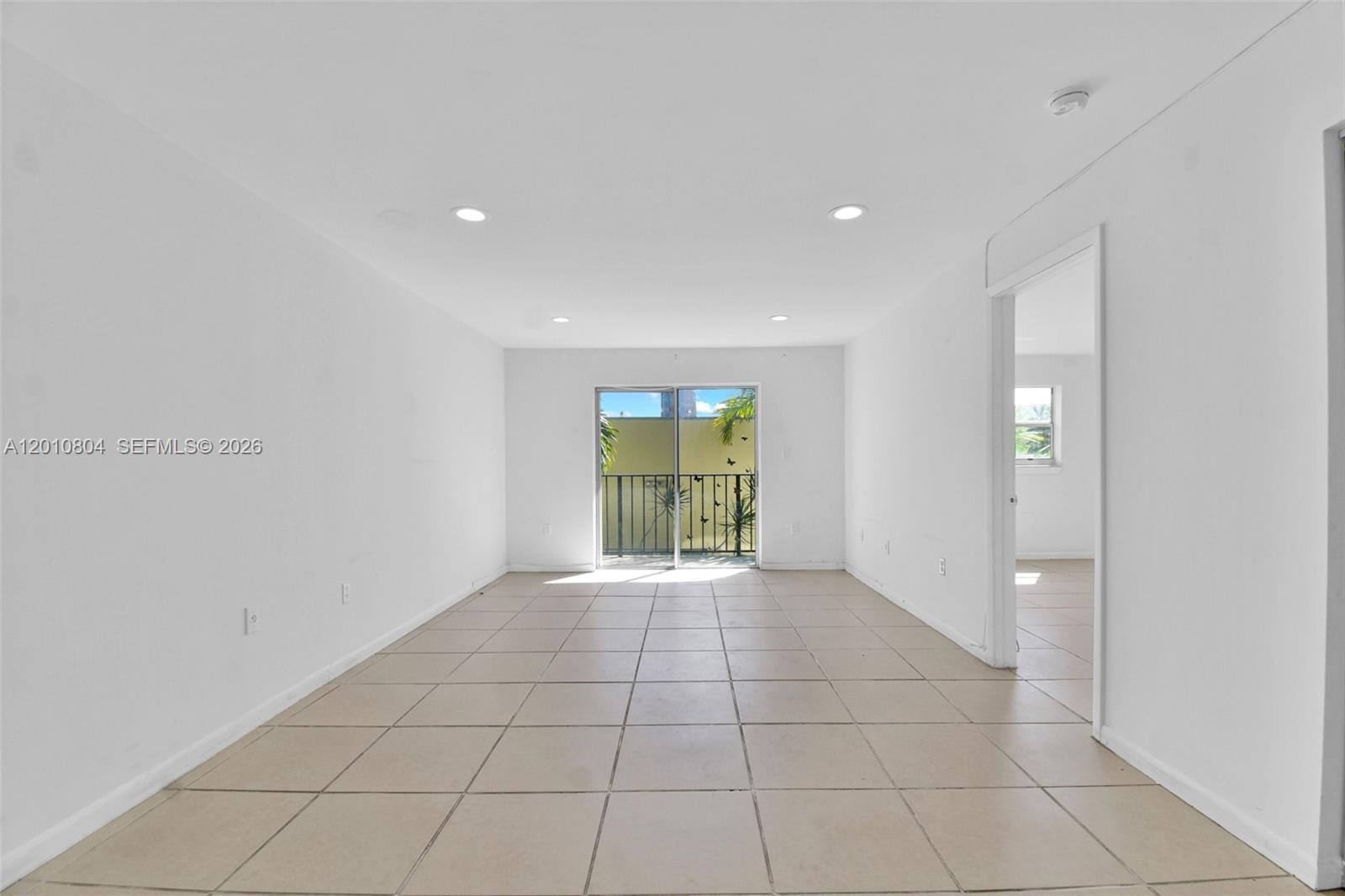 618 Euclid Avenue 303 Property Photo 2