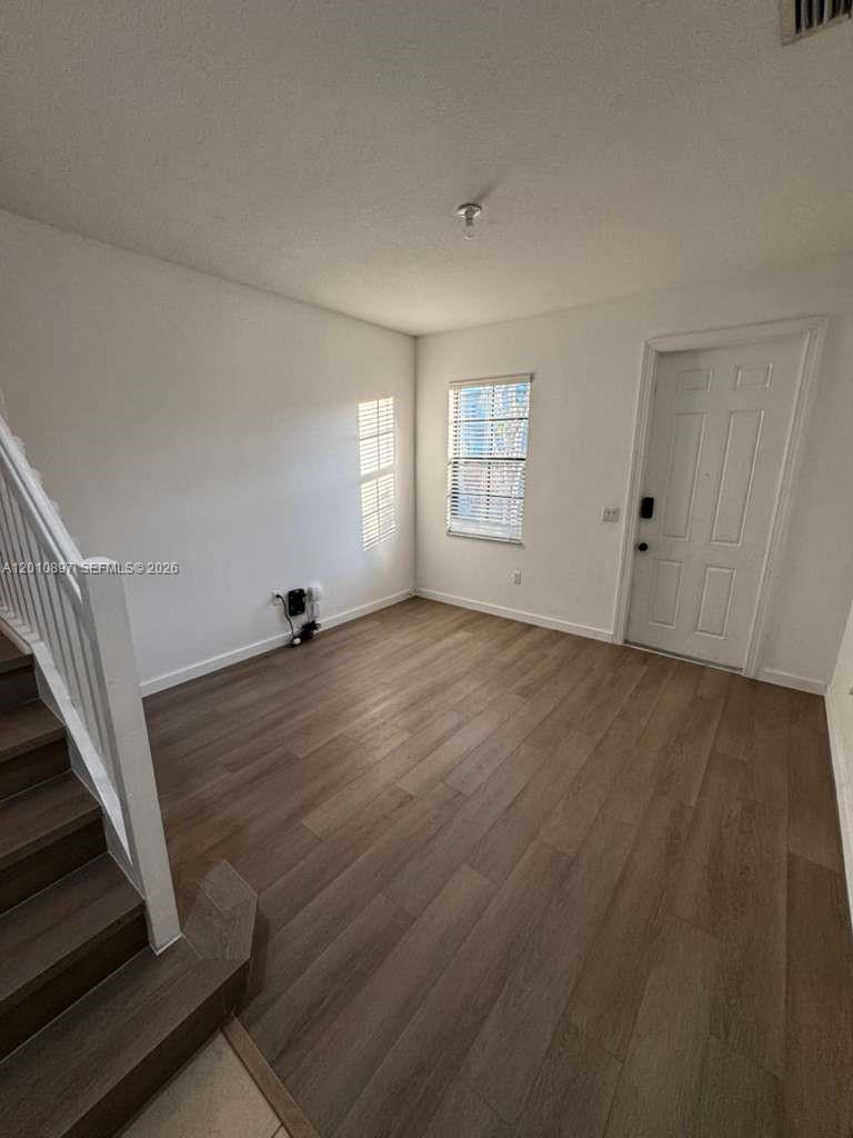 A12010897 Property Photo 4