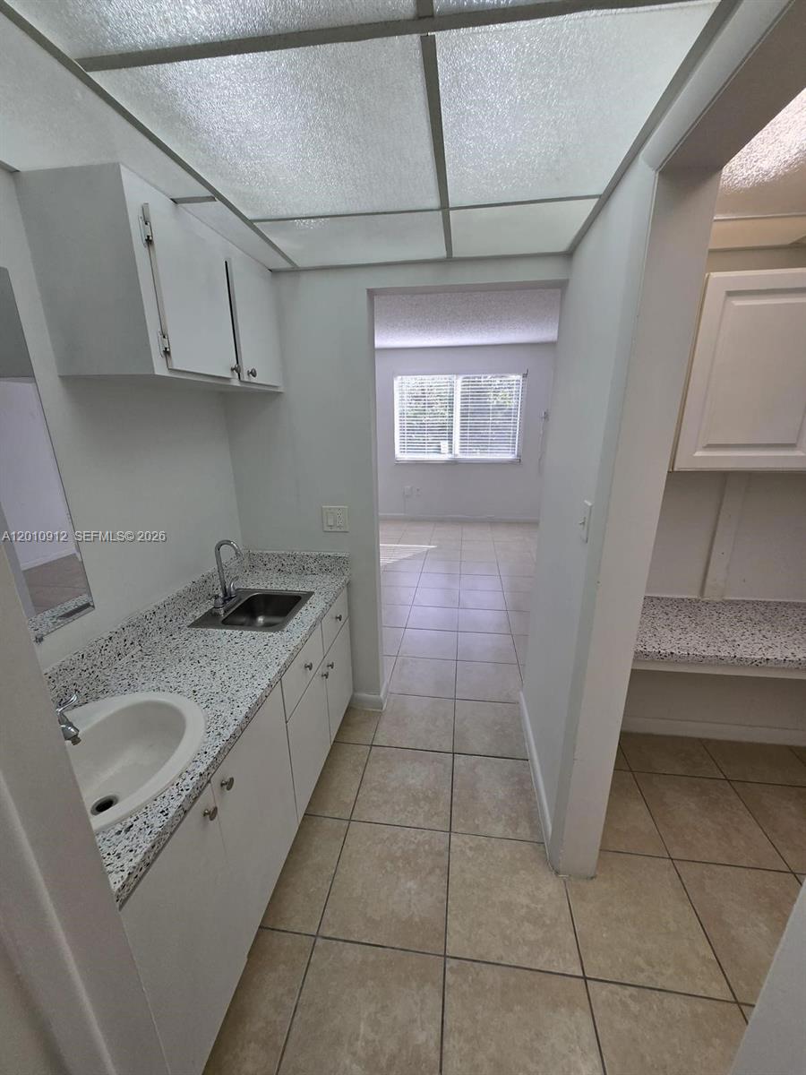 6980 Nw 186th Street 3-227a Property Photo 4