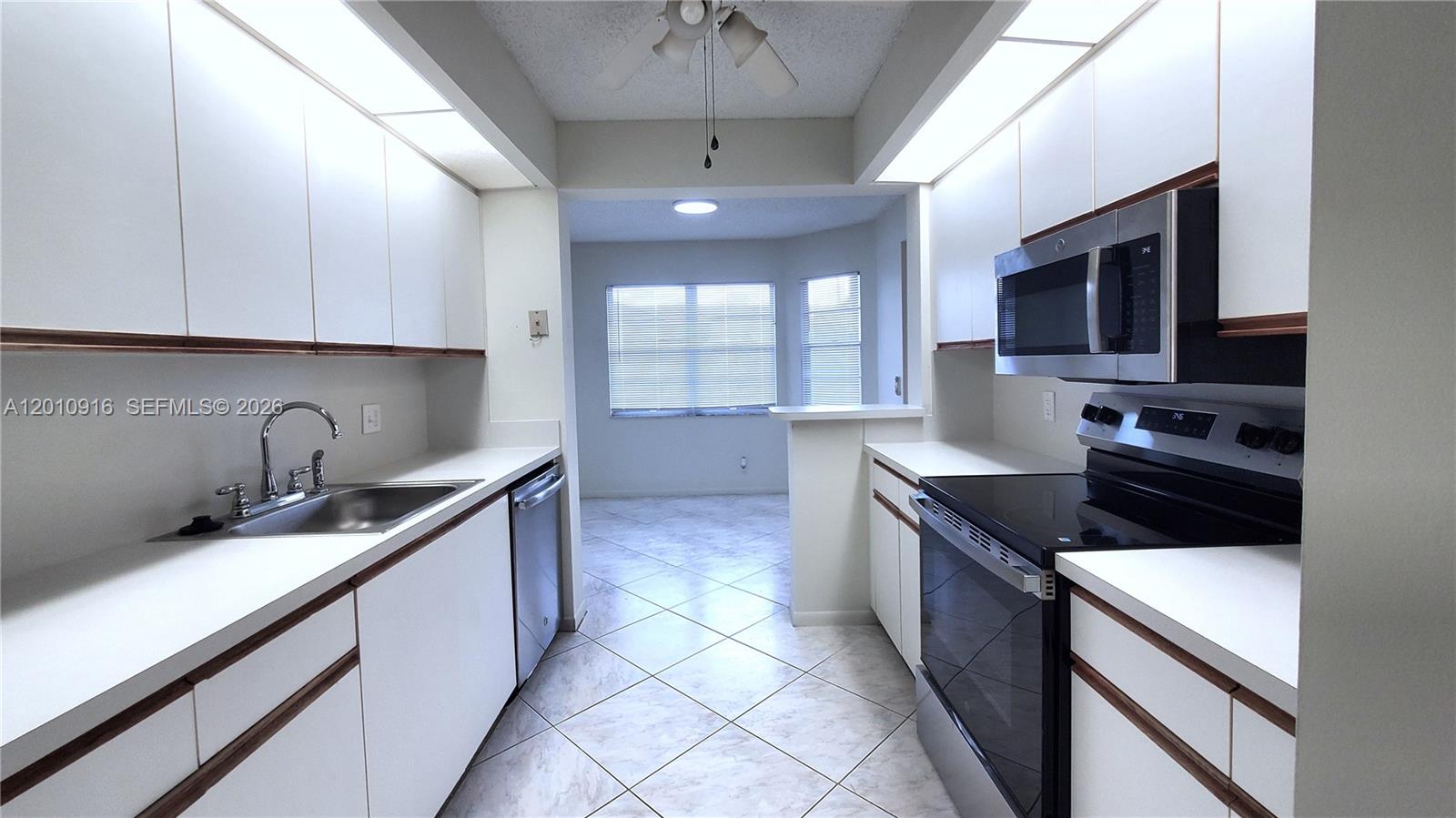 901 Sw 128th Avenue 311e Property Photo 1