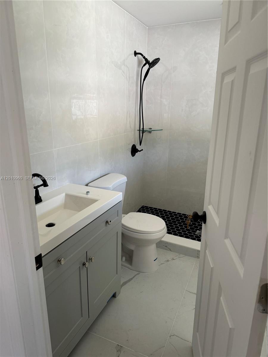 A12010960 Property Photo 2